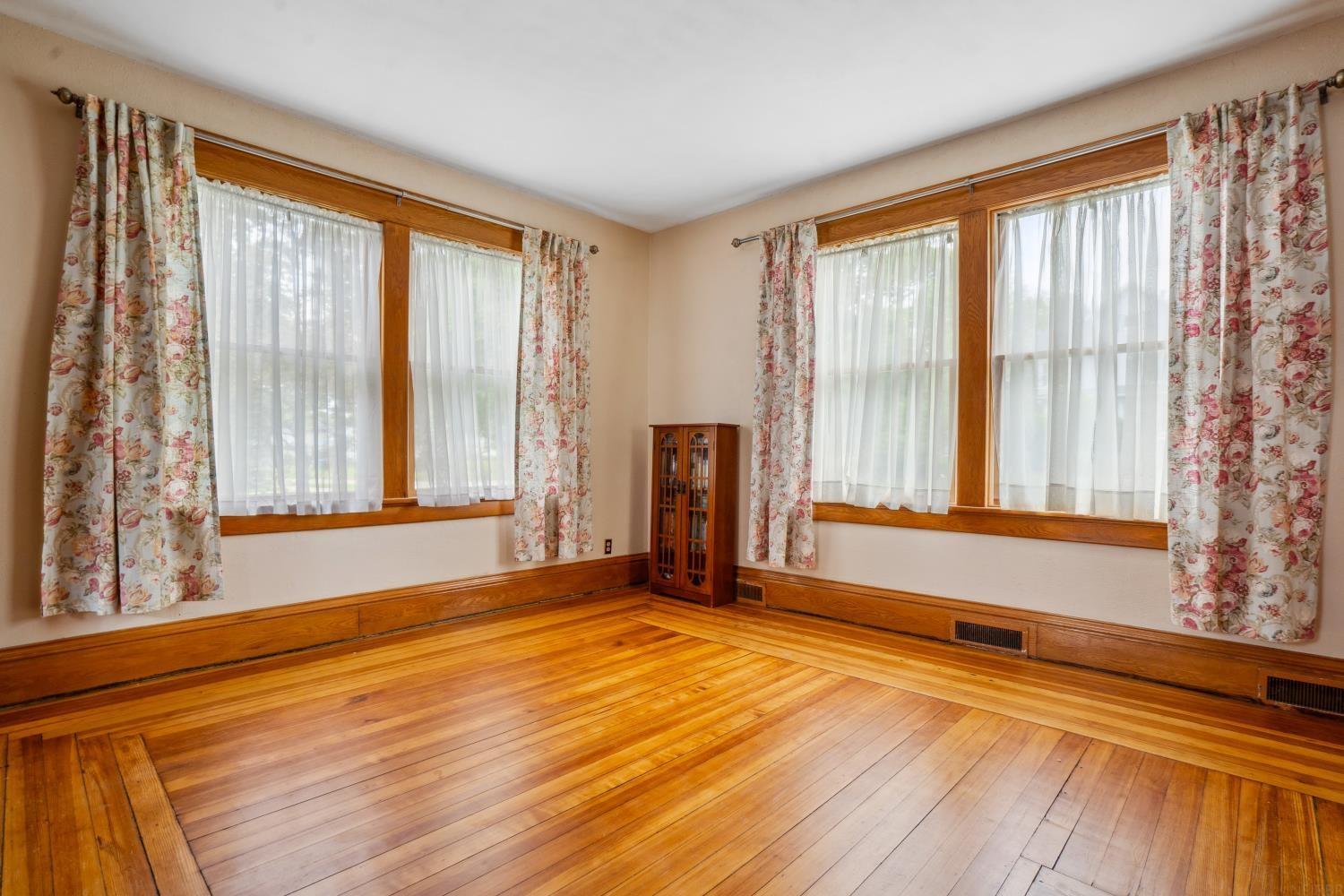 Oelwein, Iowa 50662, United States, 3 Bedrooms Bedrooms, ,2 BathroomsBathrooms,Residential,Pending,138670