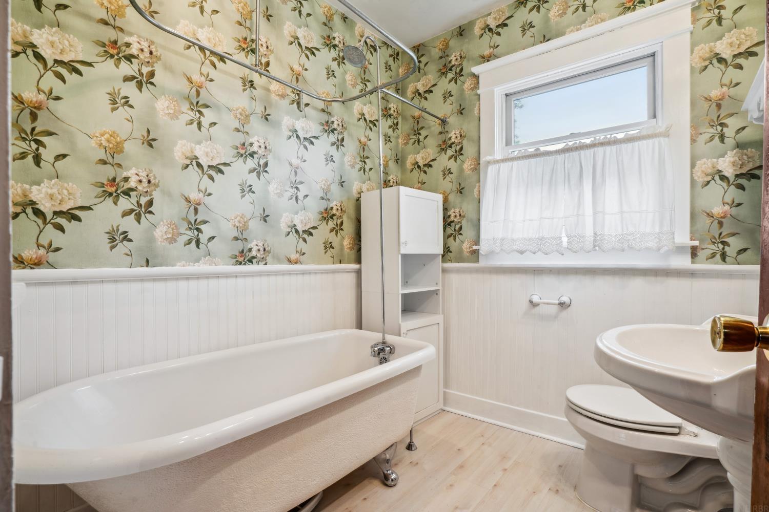 Oelwein, Iowa 50662, United States, 3 Bedrooms Bedrooms, ,2 BathroomsBathrooms,Residential,Pending,138670