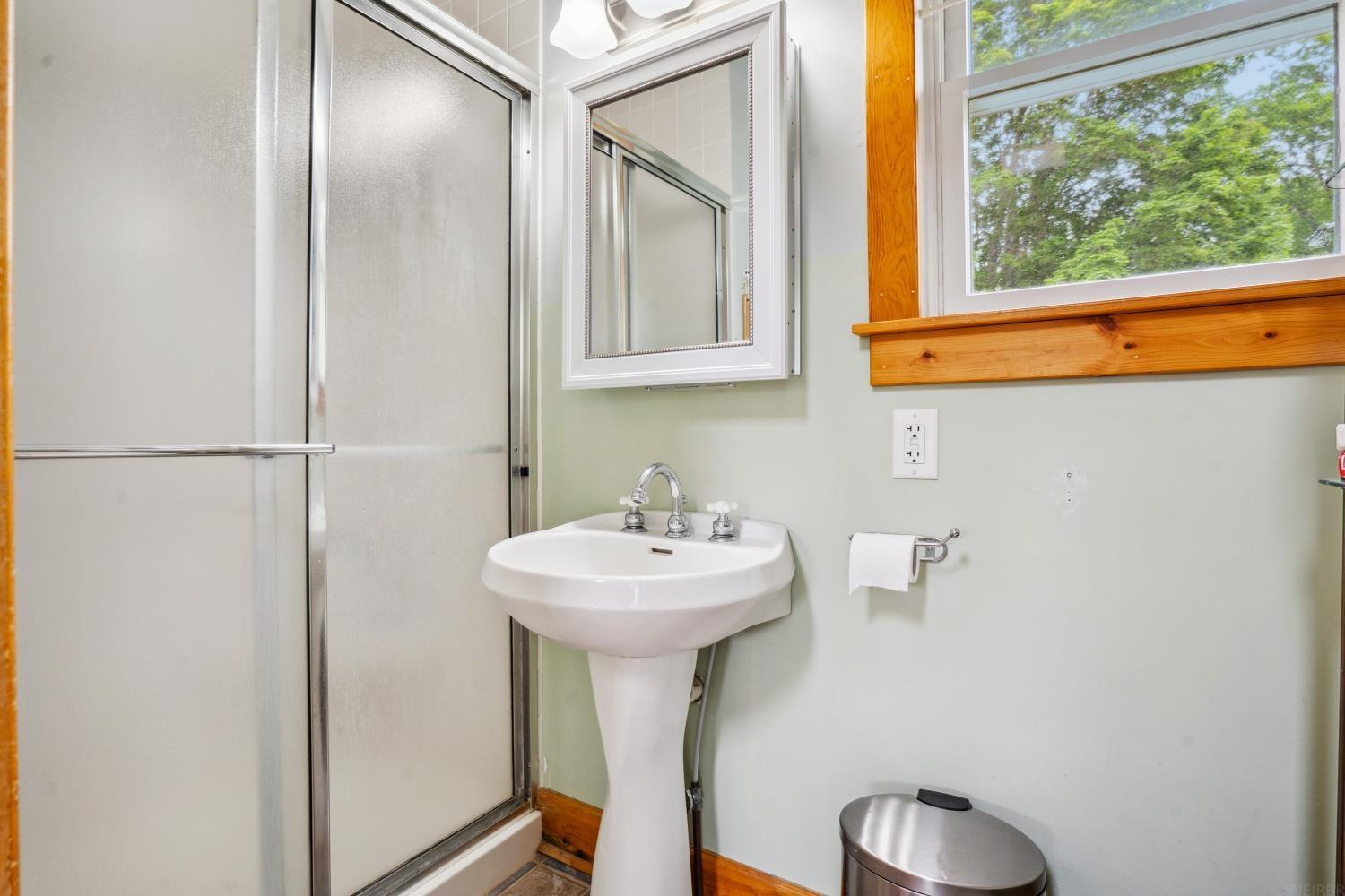 Oelwein, Iowa 50662, United States, 3 Bedrooms Bedrooms, ,2 BathroomsBathrooms,Residential,Pending,138670