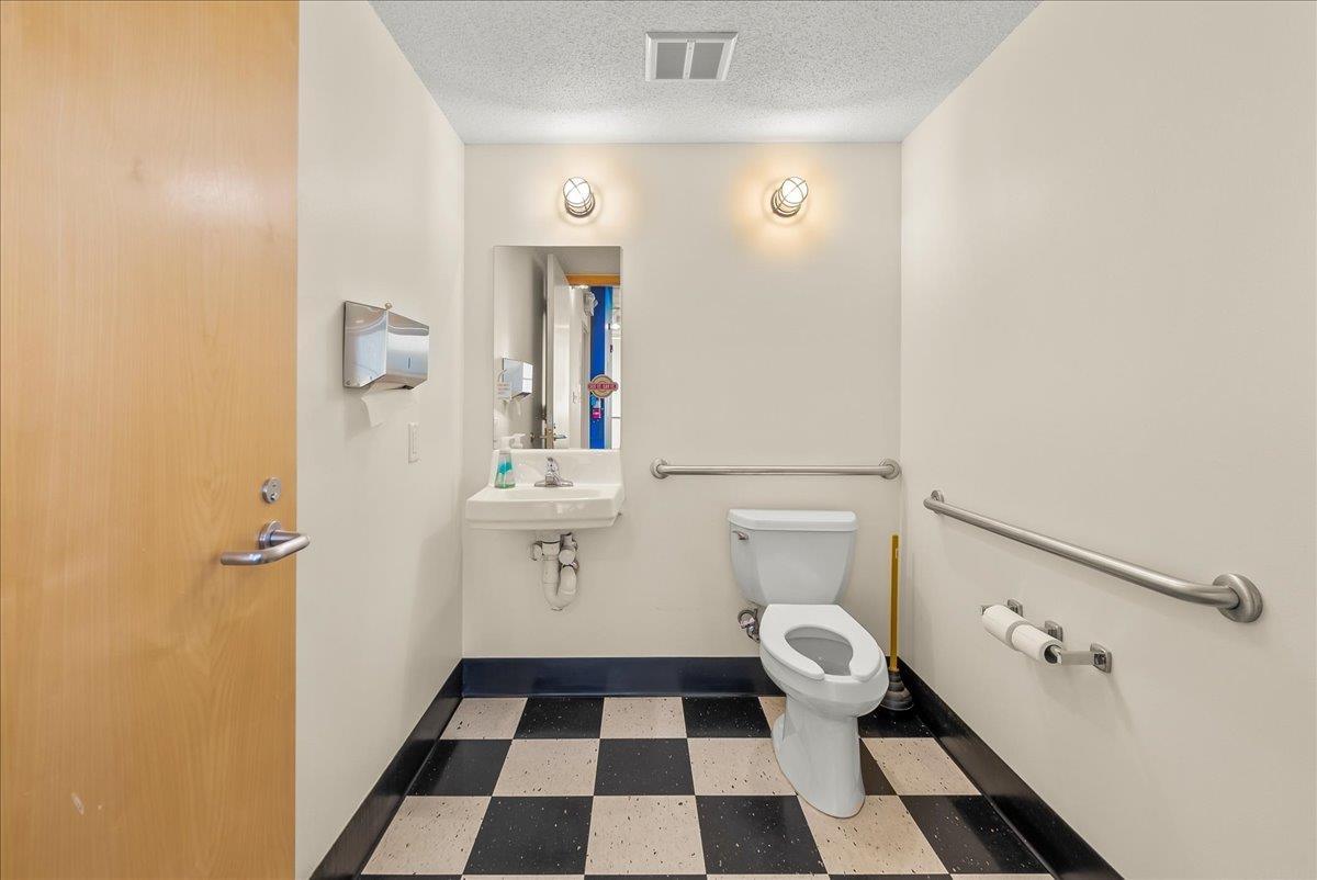 Waterloo, Iowa 50703, United States, ,Commercial,Active,44700
