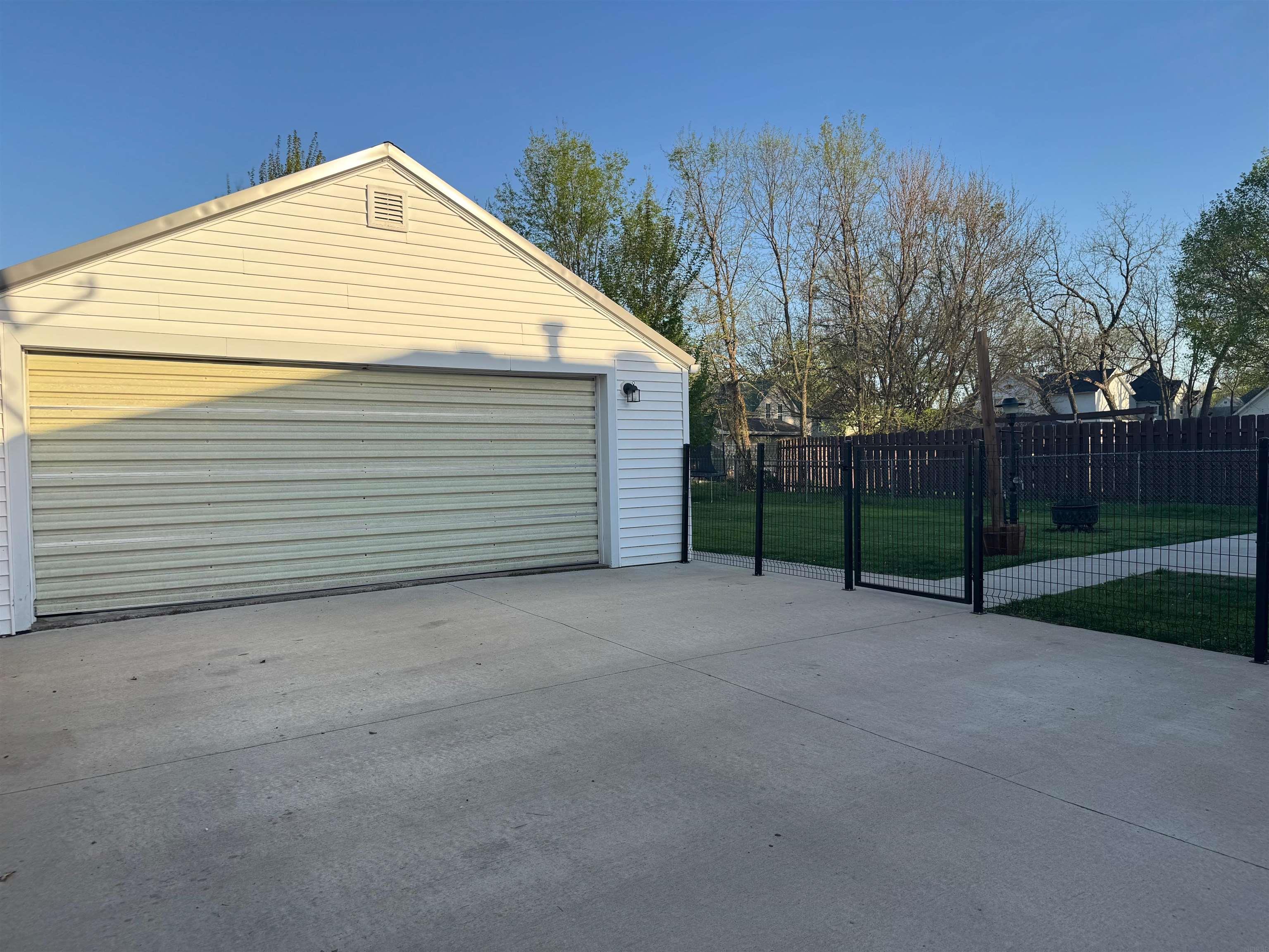 Laporte City, Iowa 50651, United States, 3 Bedrooms Bedrooms, ,2 BathroomsBathrooms,Residential,Pending,127801