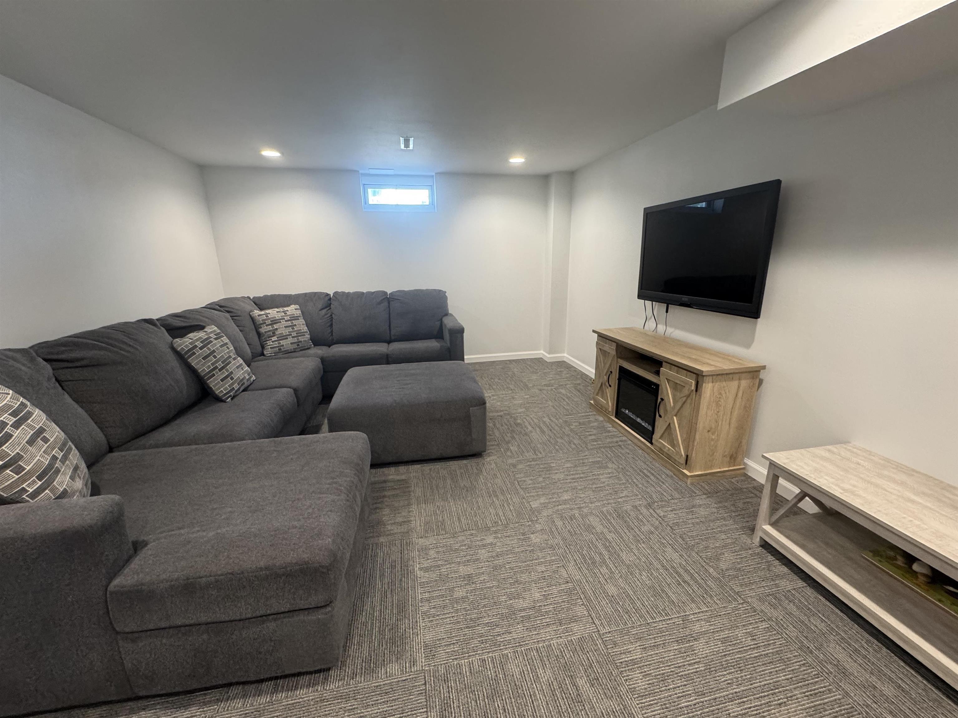 Laporte City, Iowa 50651, United States, 3 Bedrooms Bedrooms, ,2 BathroomsBathrooms,Residential,Pending,127801