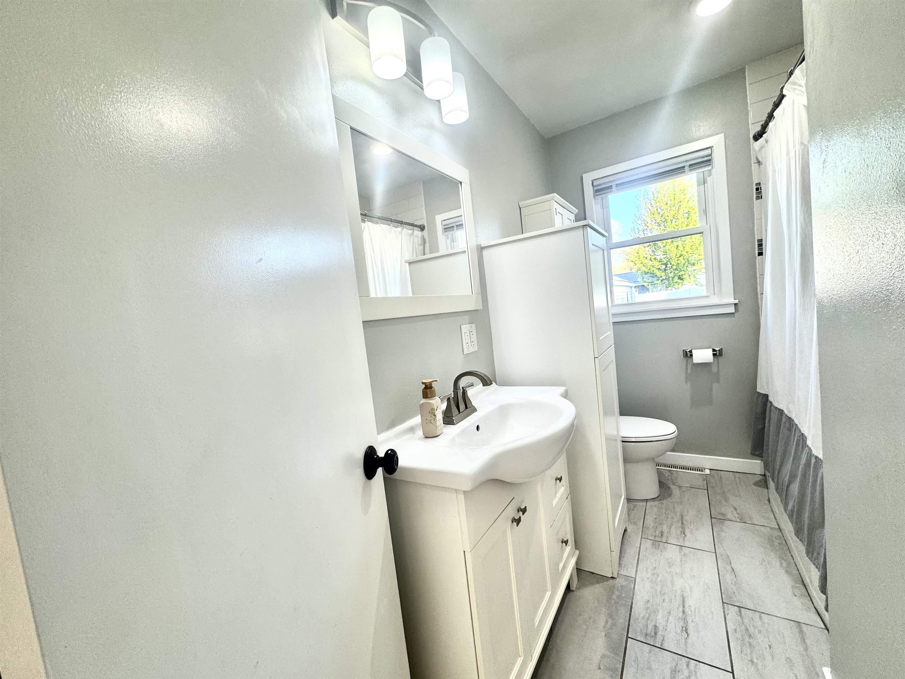 Laporte City, Iowa 50651, United States, 3 Bedrooms Bedrooms, ,2 BathroomsBathrooms,Residential,Pending,127801