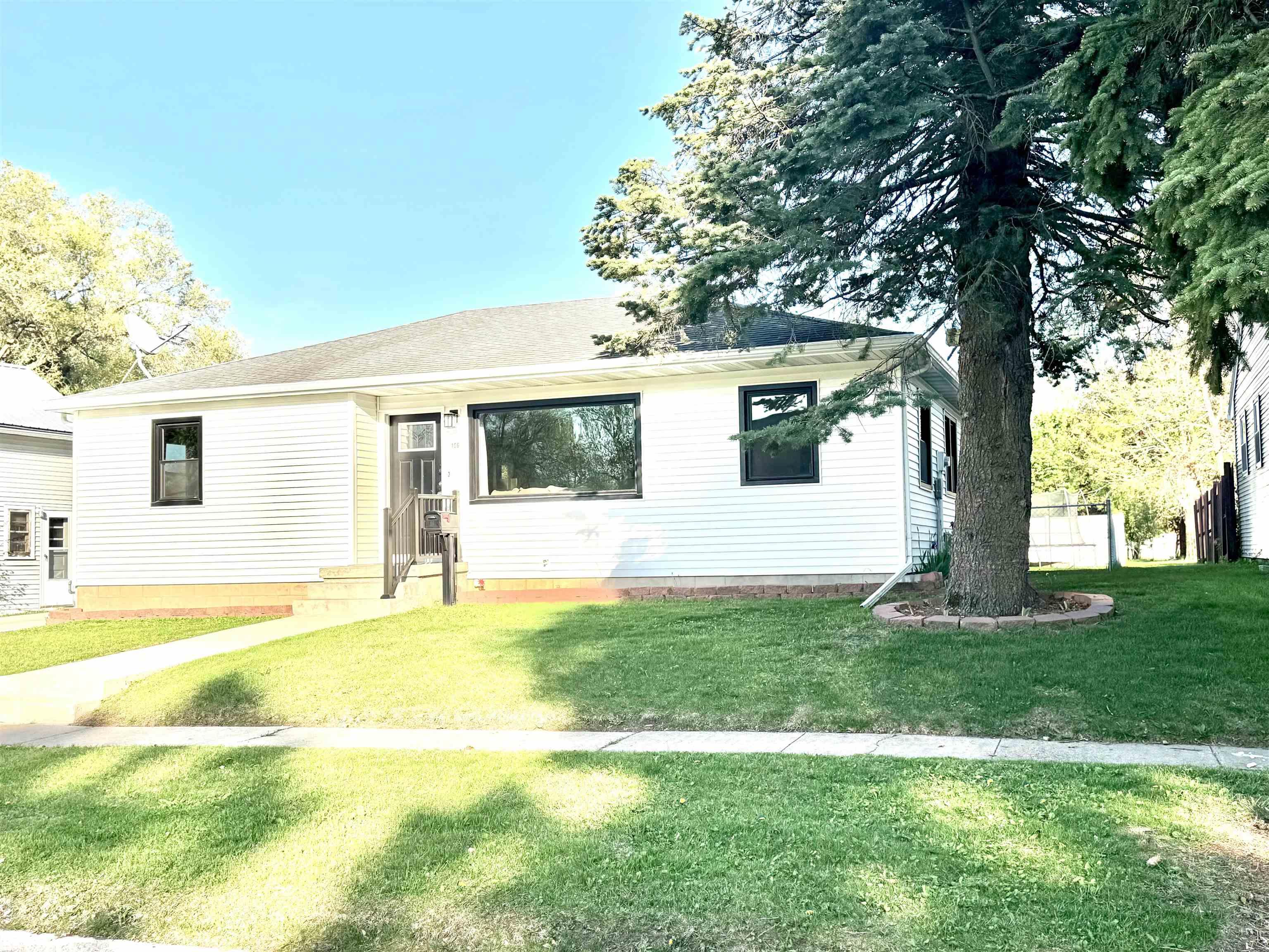 Laporte City, Iowa 50651, United States, 3 Bedrooms Bedrooms, ,2 BathroomsBathrooms,Residential,Pending,127801