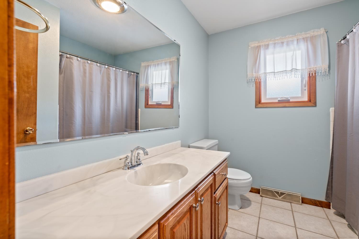 Independence, Iowa 50644, United States, 4 Bedrooms Bedrooms, ,3 BathroomsBathrooms,Residential,Active,76900