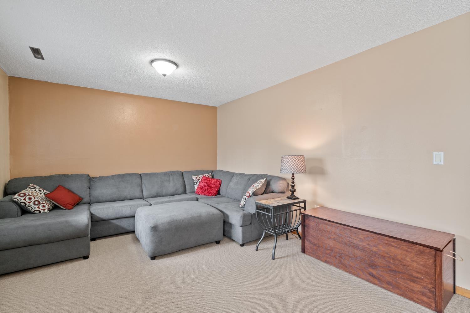 Independence, Iowa 50644, United States, 4 Bedrooms Bedrooms, ,3 BathroomsBathrooms,Residential,Active,76900