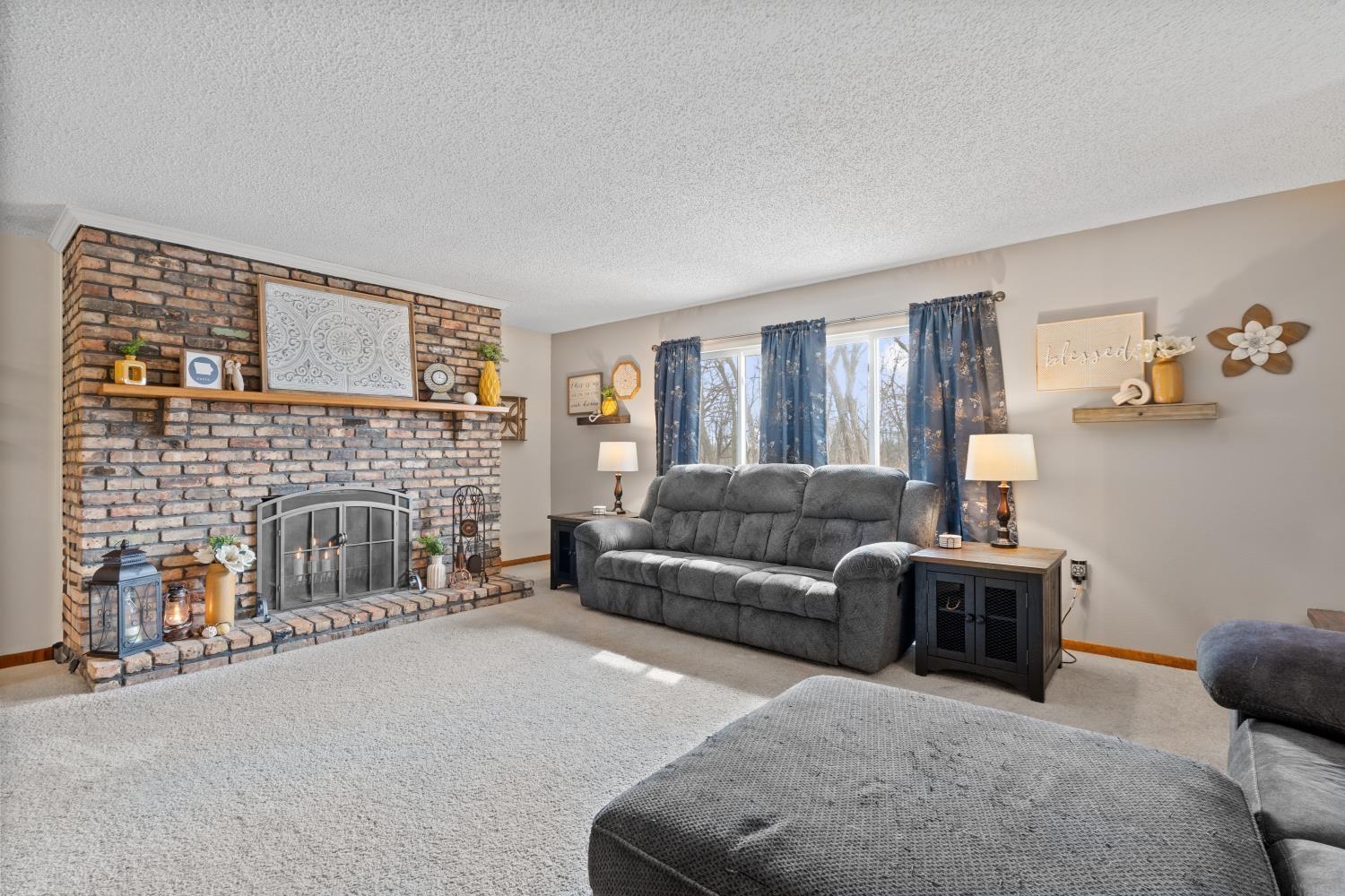 Independence, Iowa 50644, United States, 4 Bedrooms Bedrooms, ,3 BathroomsBathrooms,Residential,Active,76900