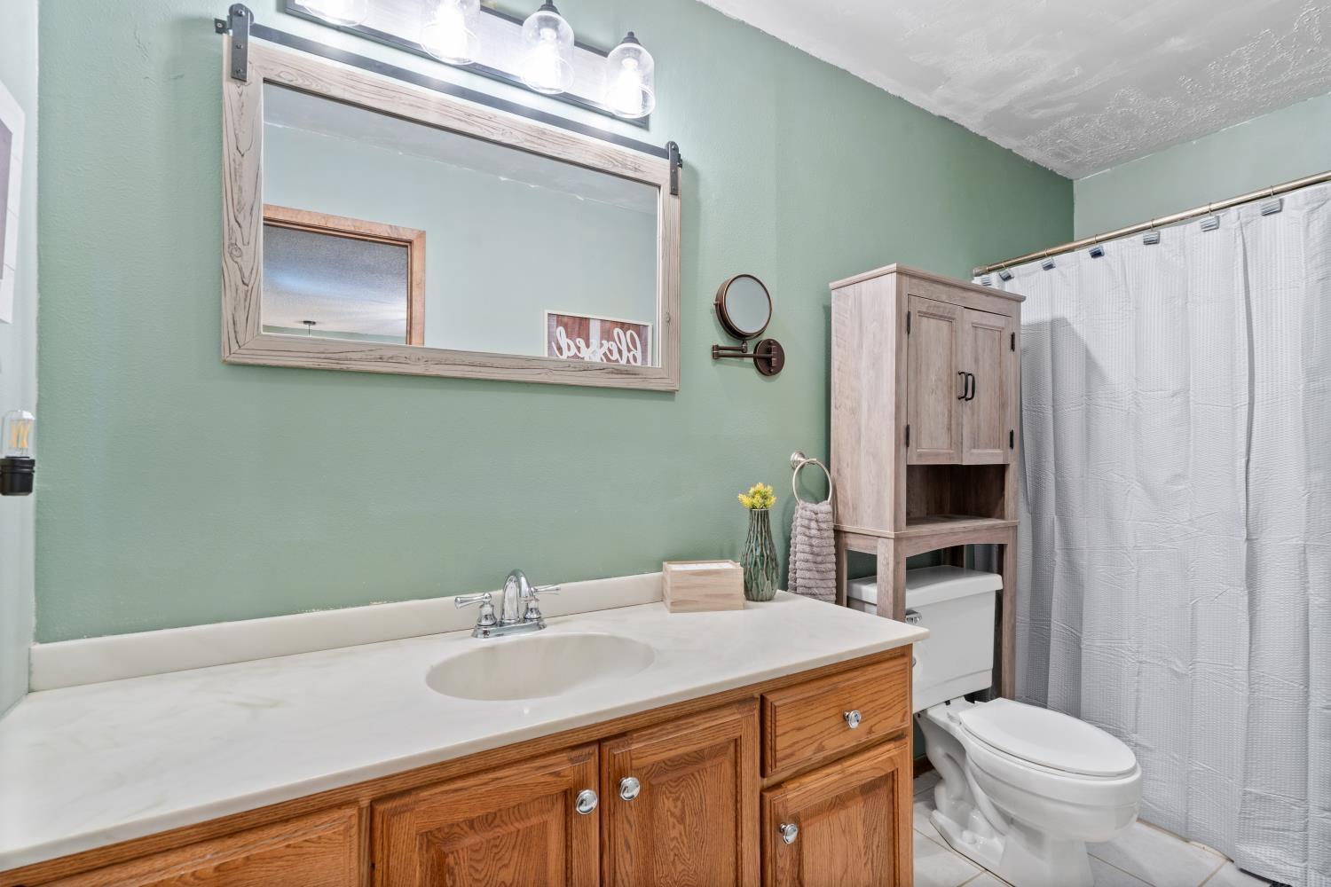 Independence, Iowa 50644, United States, 4 Bedrooms Bedrooms, ,3 BathroomsBathrooms,Residential,Active,76900