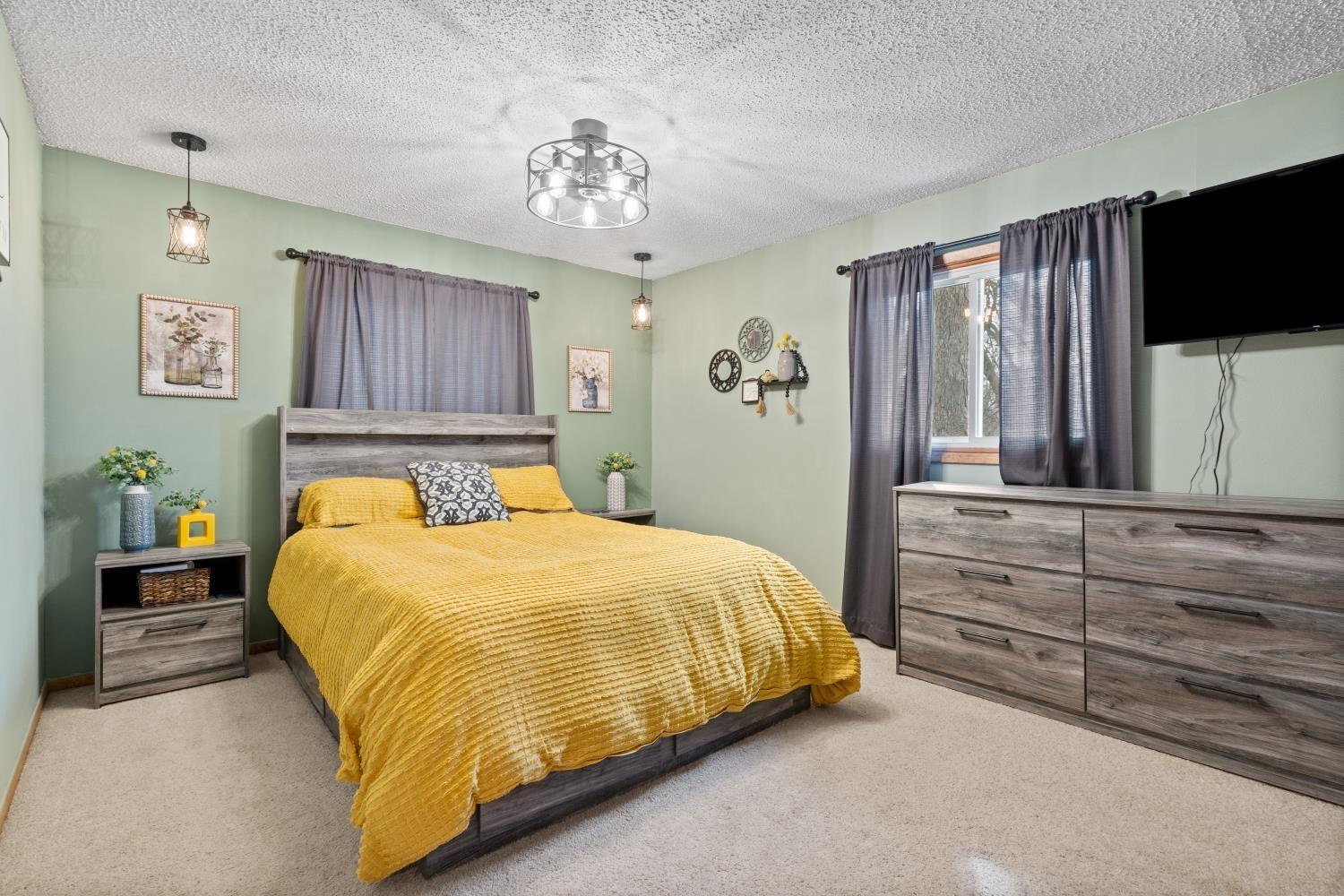 Independence, Iowa 50644, United States, 4 Bedrooms Bedrooms, ,3 BathroomsBathrooms,Residential,Active,76900