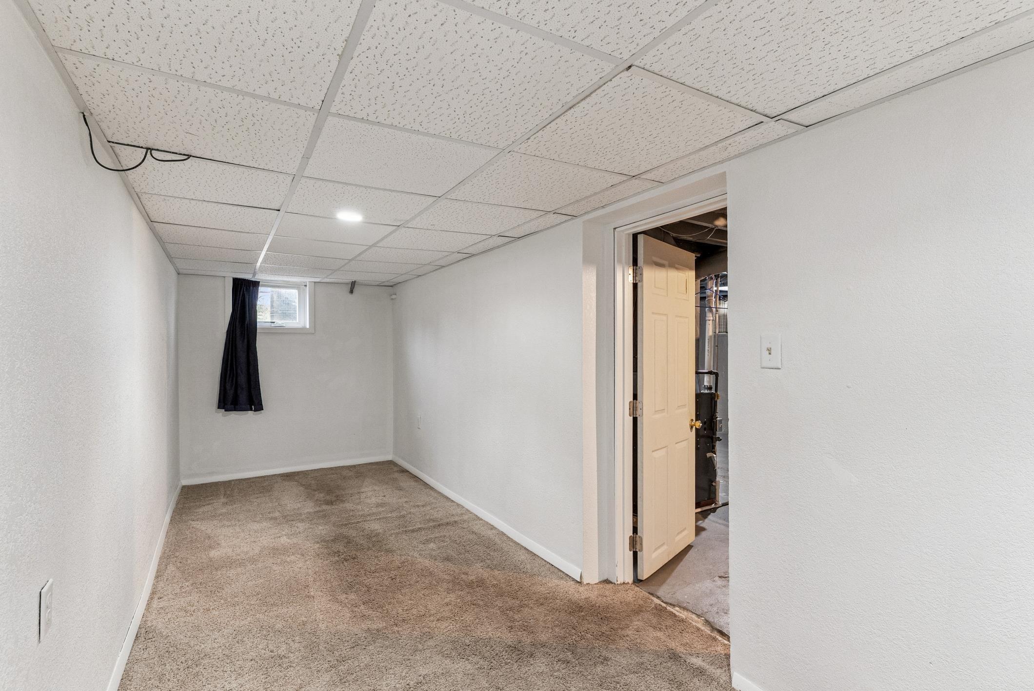 Waterloo, Iowa 50703, United States, 2 Bedrooms Bedrooms, ,1 BathroomBathrooms,Residential,Active,247048