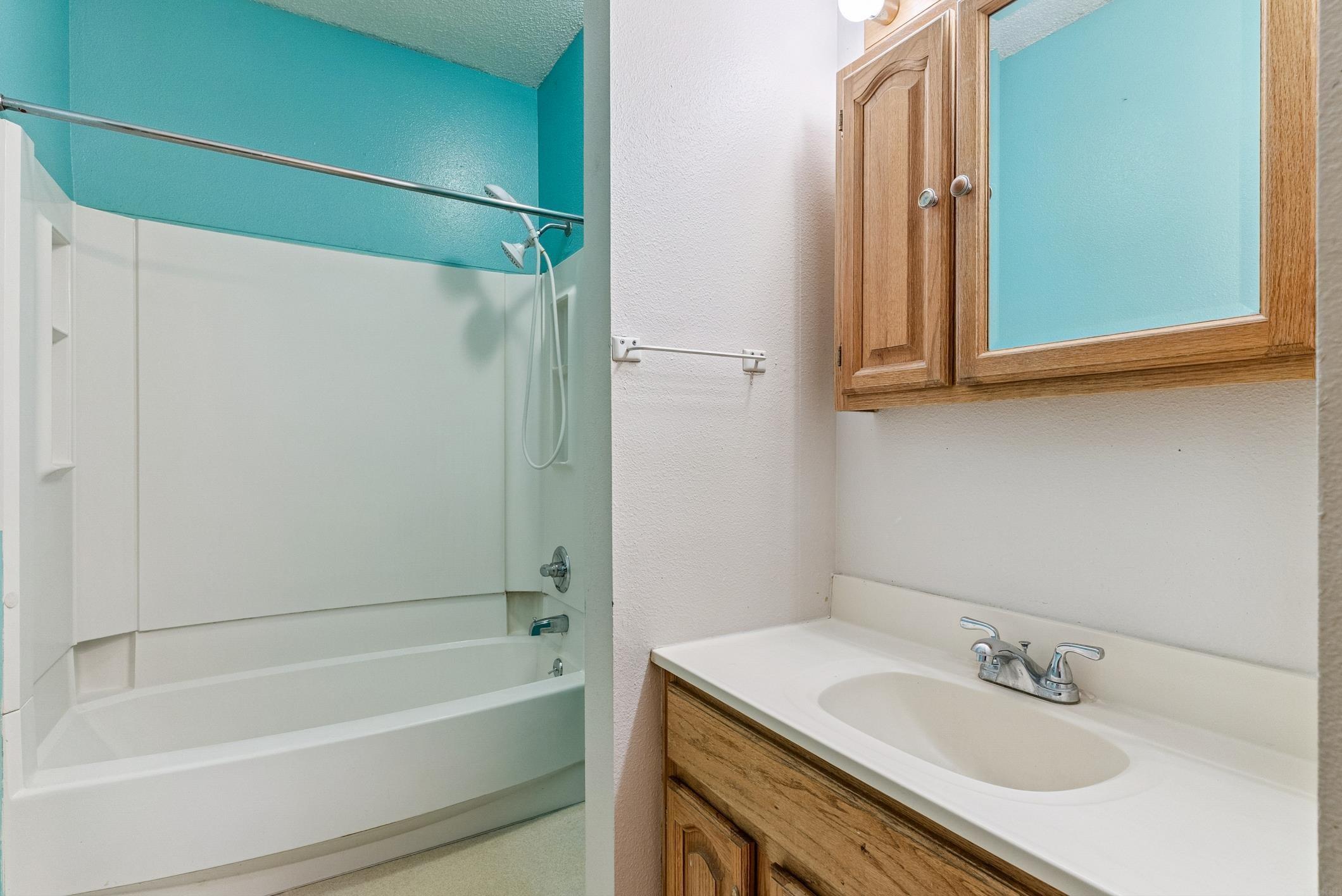 Waterloo, Iowa 50703, United States, 2 Bedrooms Bedrooms, ,1 BathroomBathrooms,Residential,Active,247048