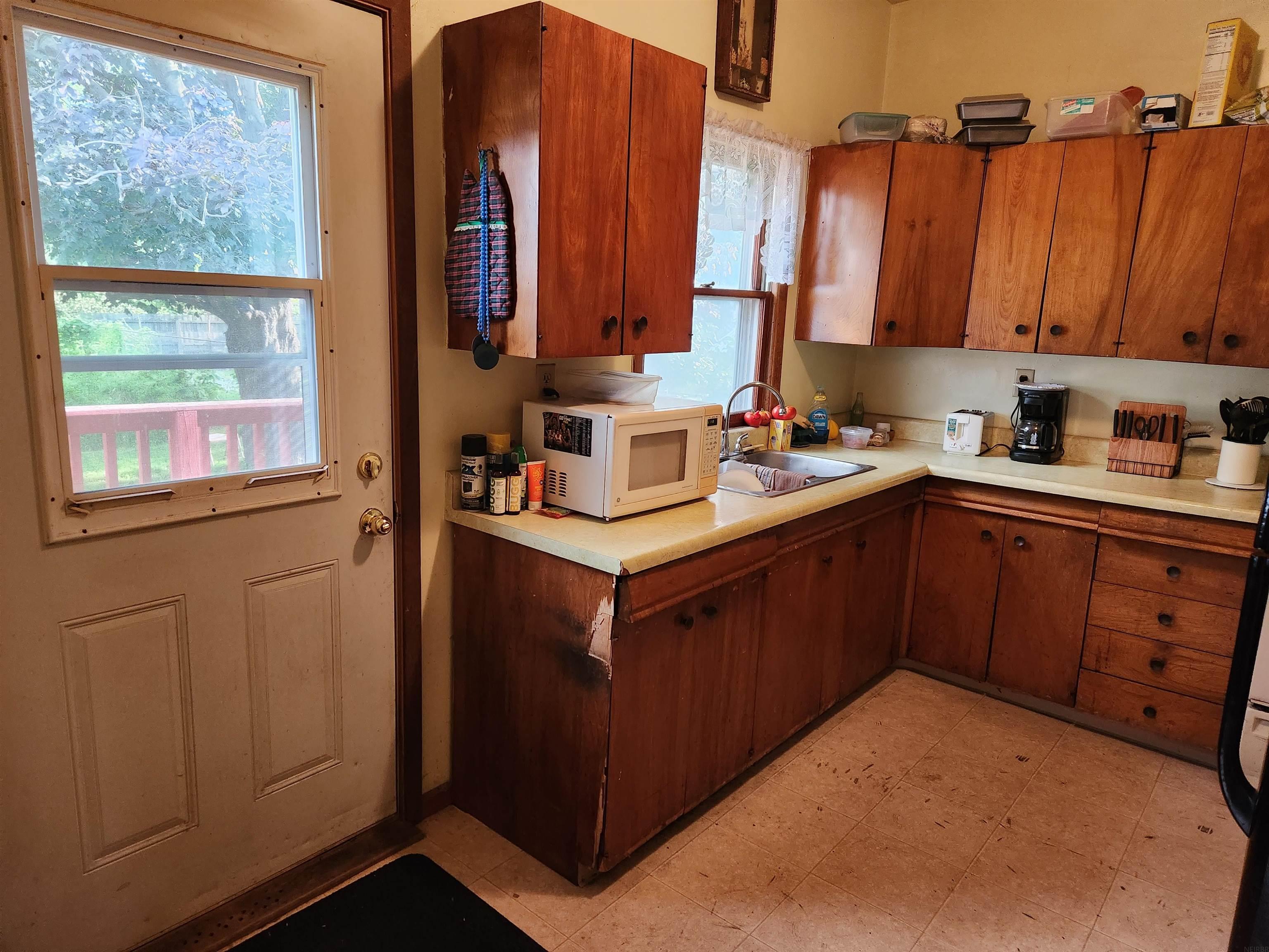 Waterloo, Iowa 50701, United States, 3 Bedrooms Bedrooms, ,1 BathroomBathrooms,Residential,Pending,185830