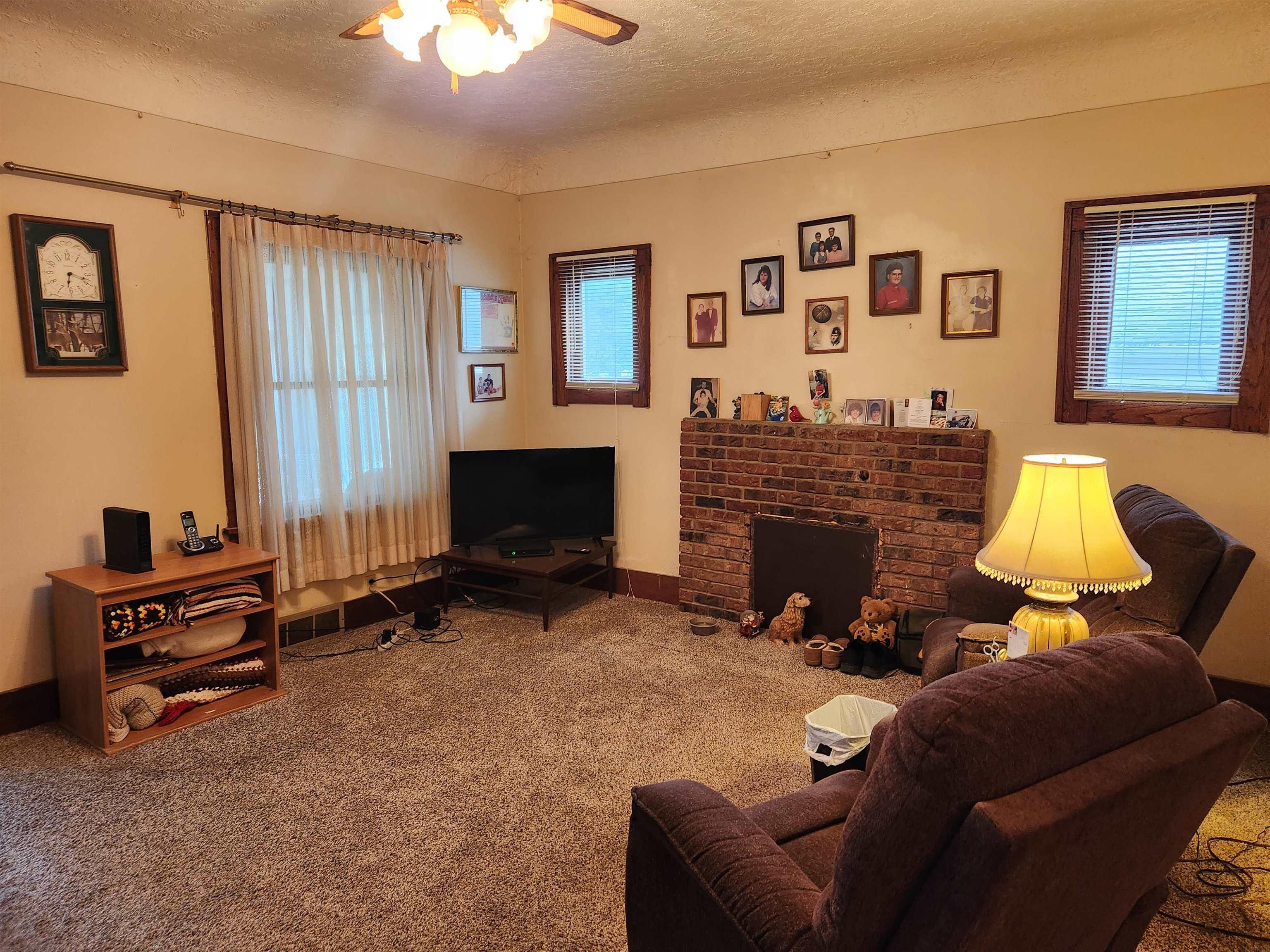 Waterloo, Iowa 50701, United States, 3 Bedrooms Bedrooms, ,1 BathroomBathrooms,Residential,Pending,185830