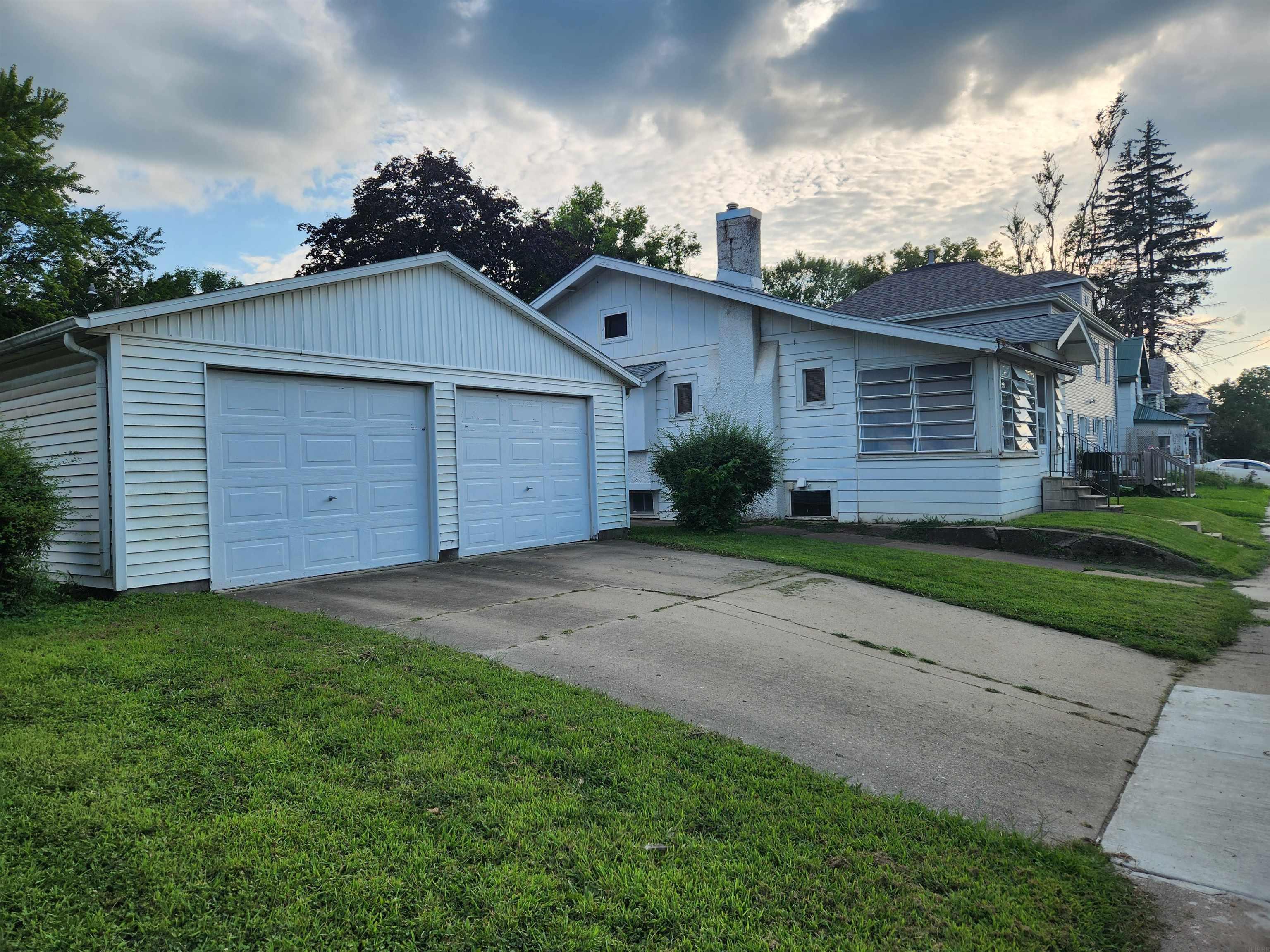 Waterloo, Iowa 50701, United States, 3 Bedrooms Bedrooms, ,1 BathroomBathrooms,Residential,Pending,185830