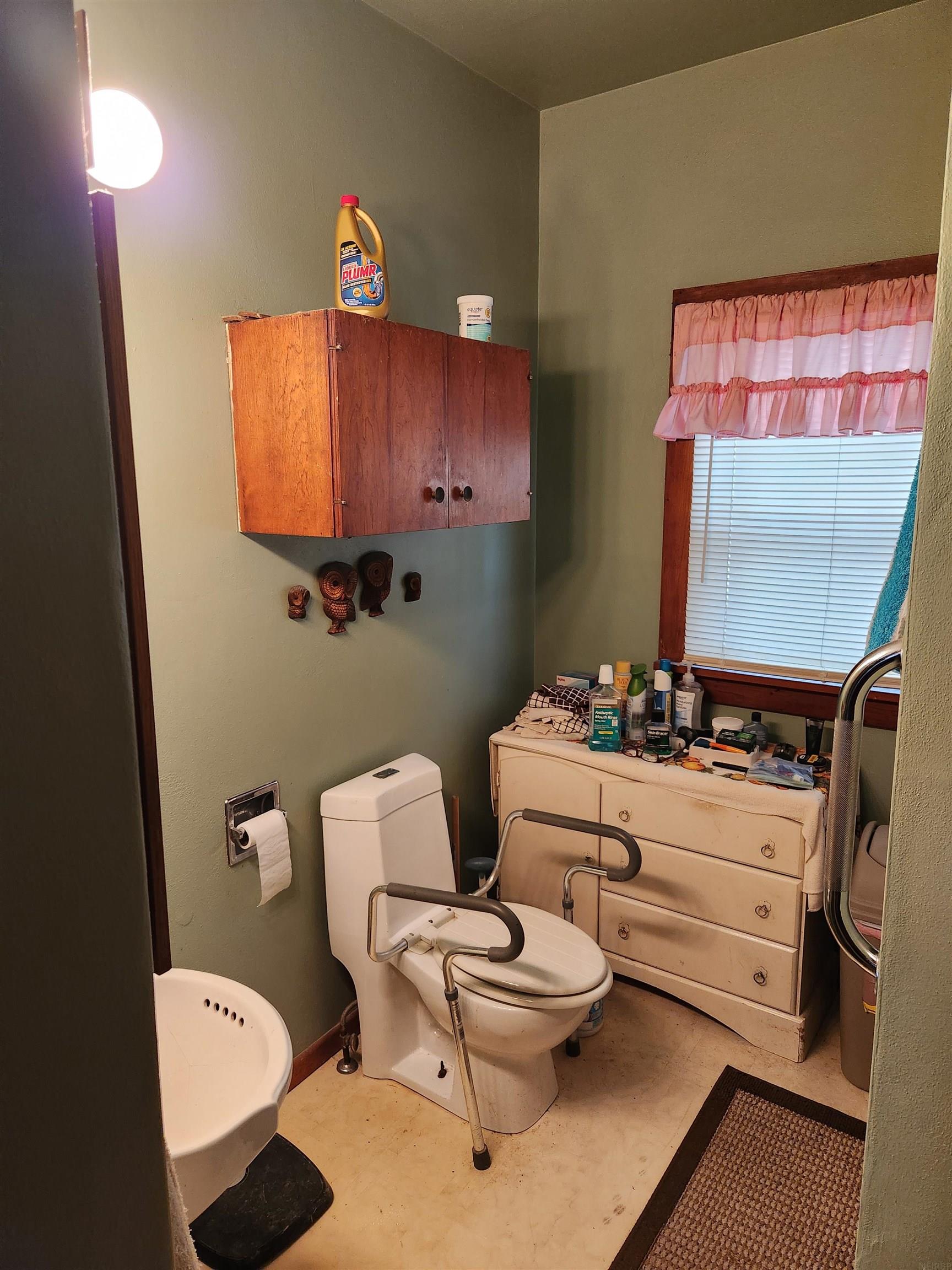 Waterloo, Iowa 50701, United States, 3 Bedrooms Bedrooms, ,1 BathroomBathrooms,Residential,Pending,185830