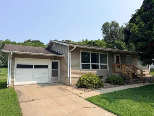 1108 S MILL ST, DECORAH, IA 52101 - Image bcfb7c52fa878cc9afc4ea35b815964d/2722662733