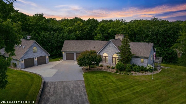 2048 GRAND BLVD, WATERLOO, IA 50701 - Image bdd165c2dff1a3b3d37f73084b9dbcaa/3117850777