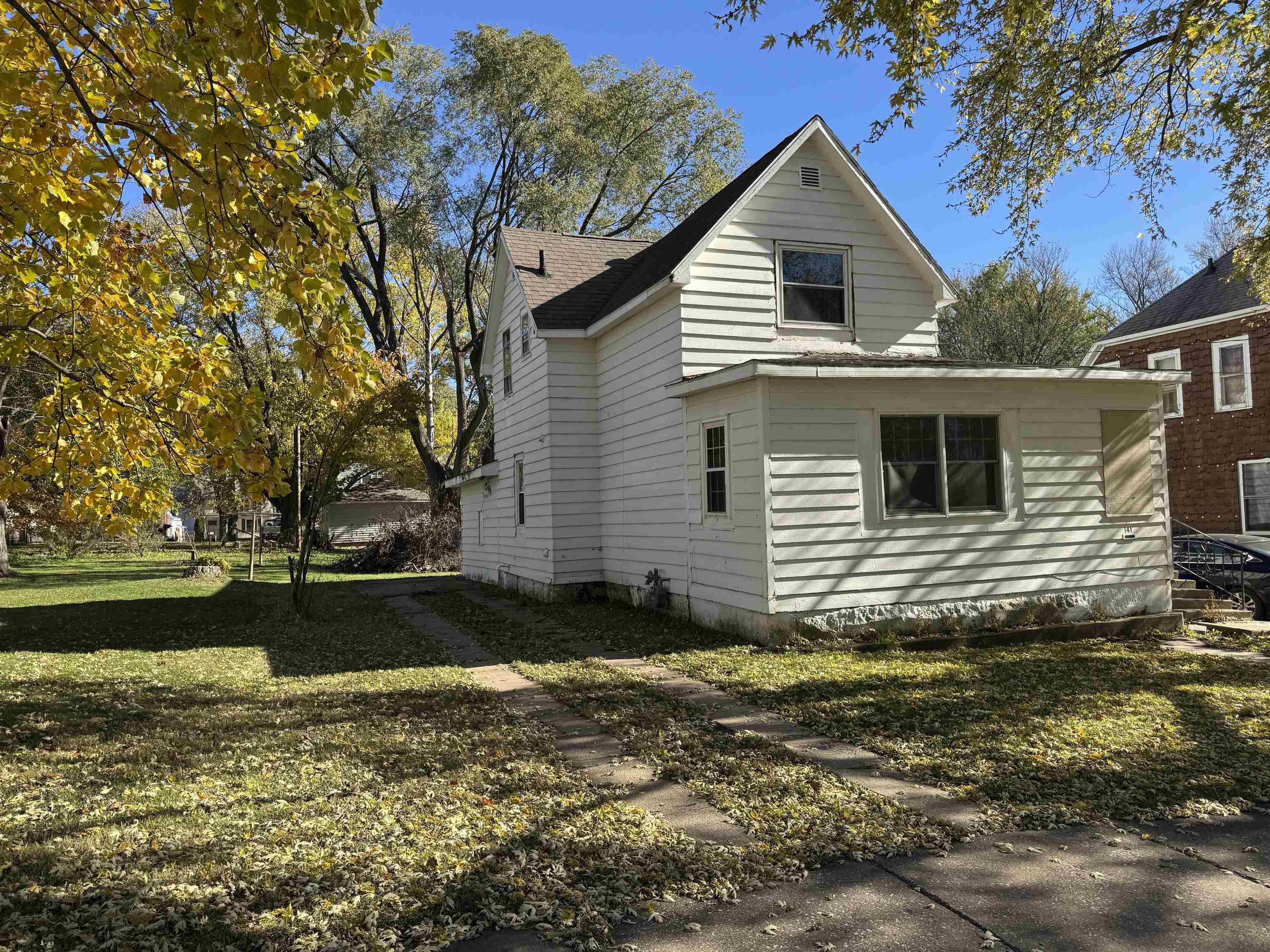 Photo 1 of 9 — 141 NW 2nd Avenue, Oelwein, IA 50662