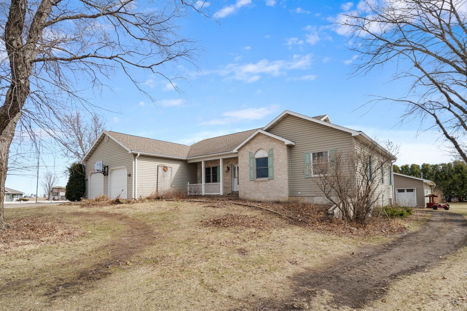 Readlyn, Iowa 50668, United States, 4 Bedrooms Bedrooms, ,4 BathroomsBathrooms,Residential,Active,95620