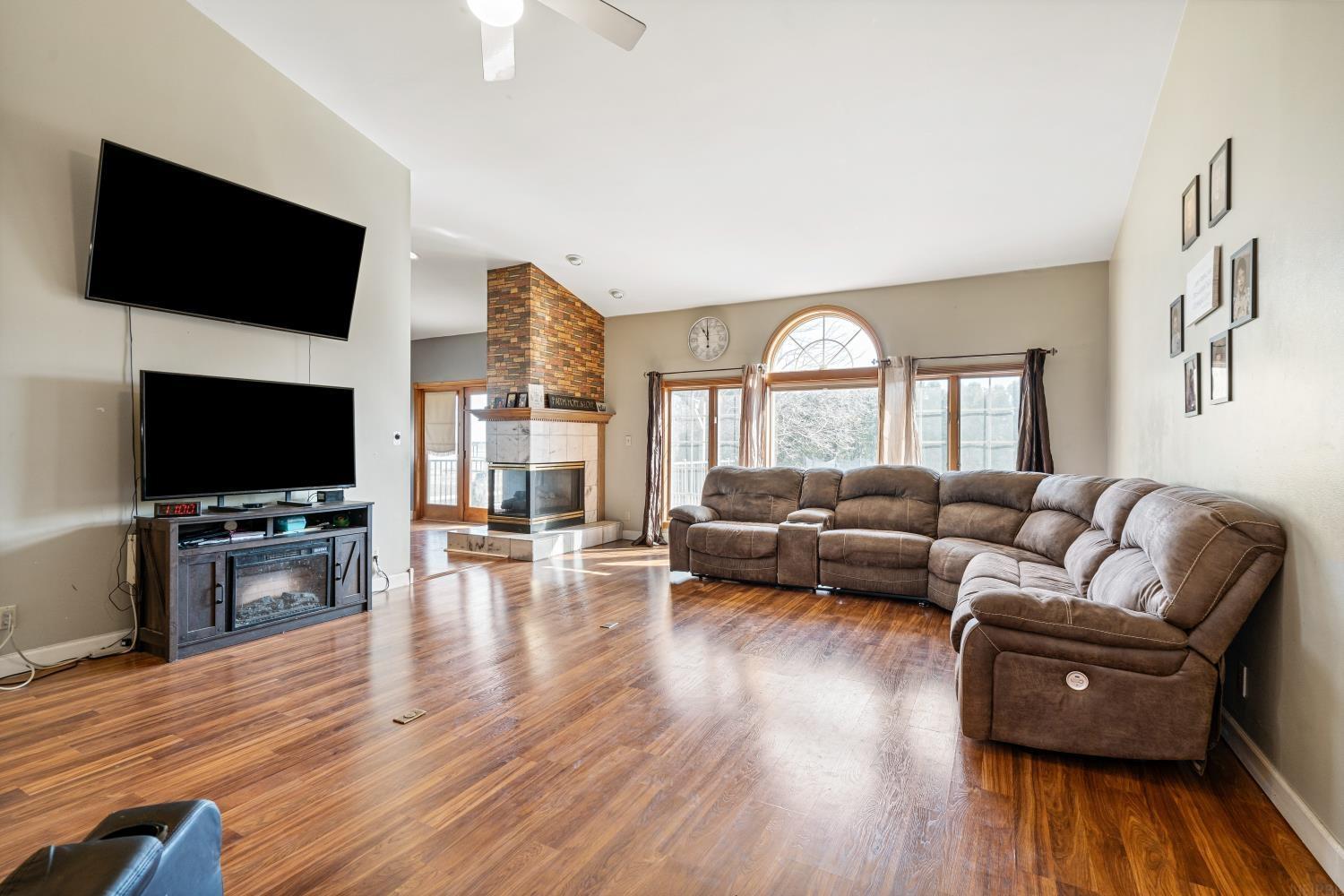 Readlyn, Iowa 50668, United States, 4 Bedrooms Bedrooms, ,4 BathroomsBathrooms,Residential,Active,95620