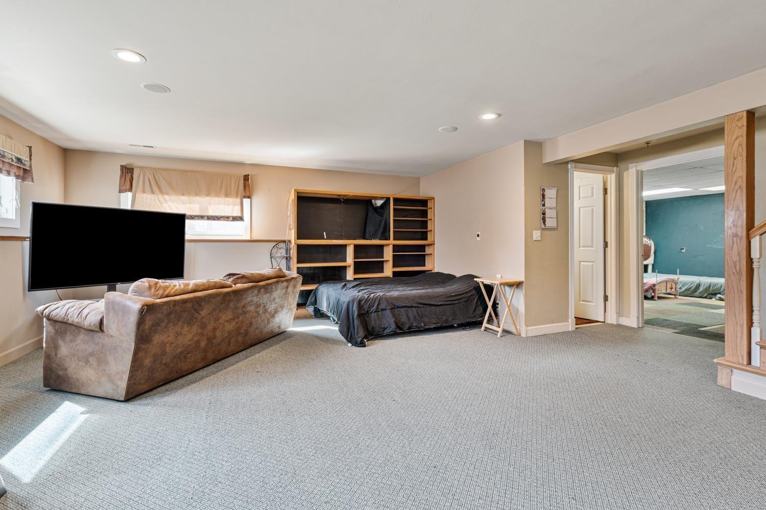 Readlyn, Iowa 50668, United States, 4 Bedrooms Bedrooms, ,4 BathroomsBathrooms,Residential,Active,95620