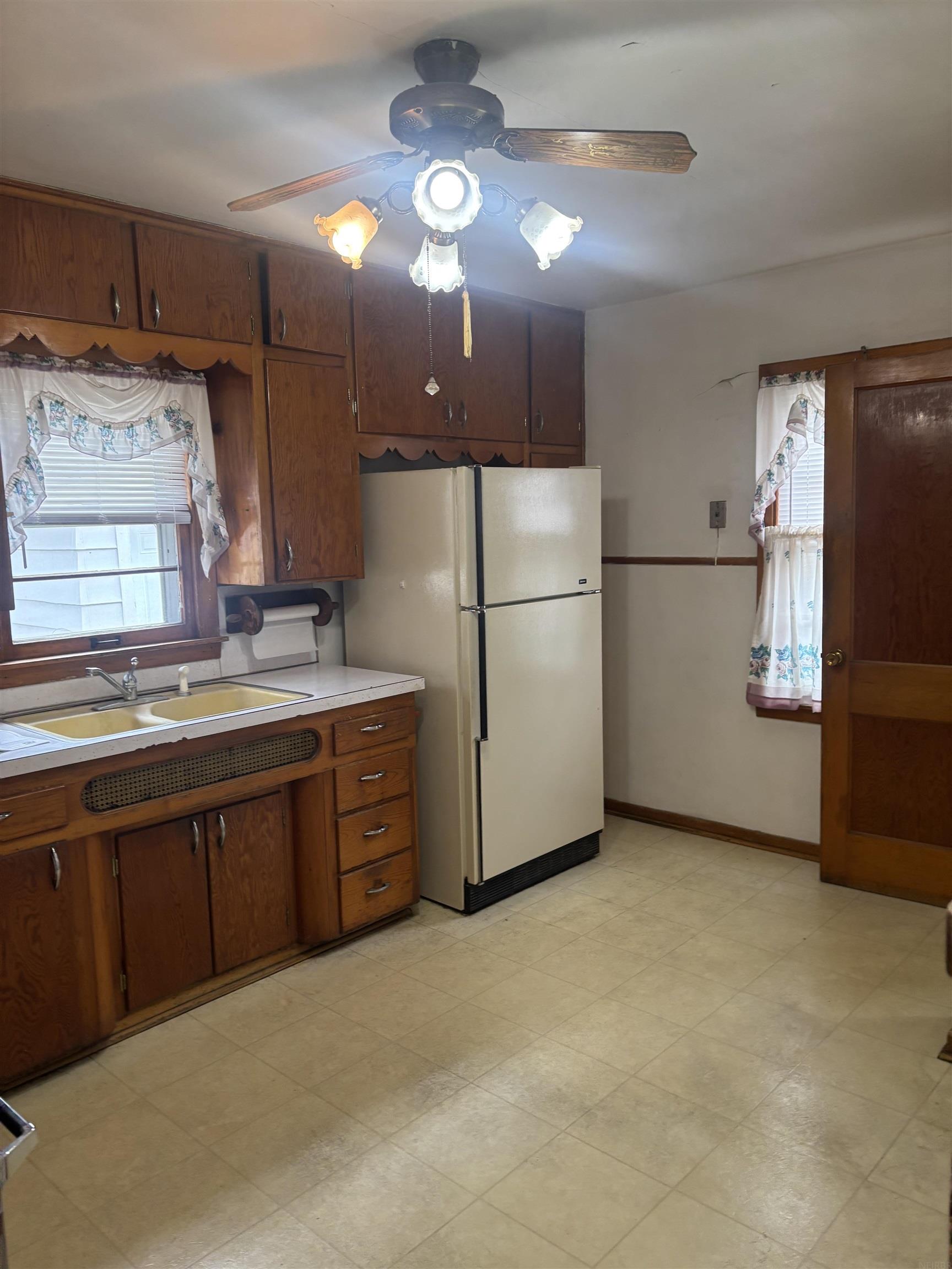 Waterloo, Iowa 50702, United States, 3 Bedrooms Bedrooms, ,1 BathroomBathrooms,Residential,Active,233287