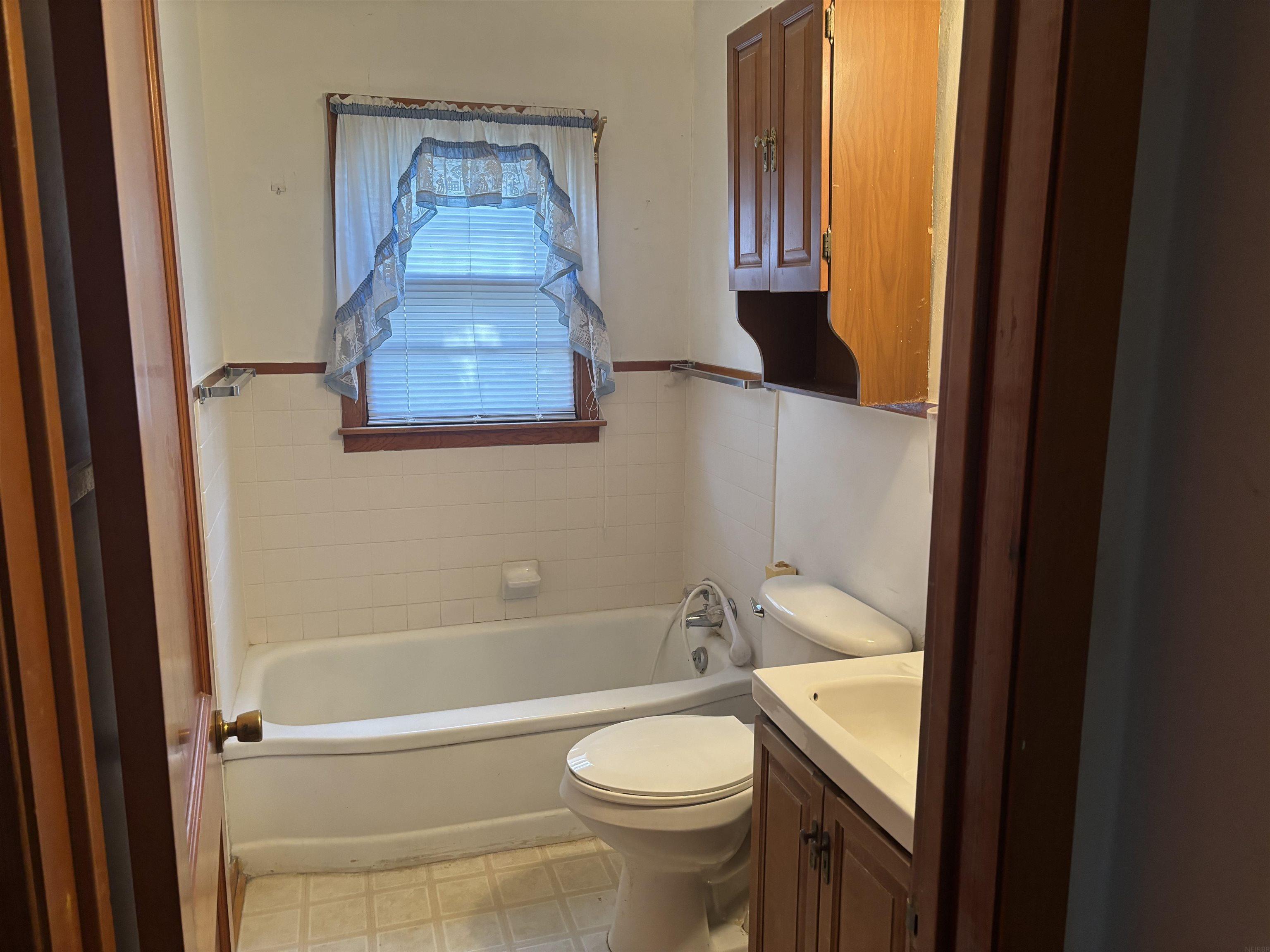 Waterloo, Iowa 50702, United States, 3 Bedrooms Bedrooms, ,1 BathroomBathrooms,Residential,Active,233287