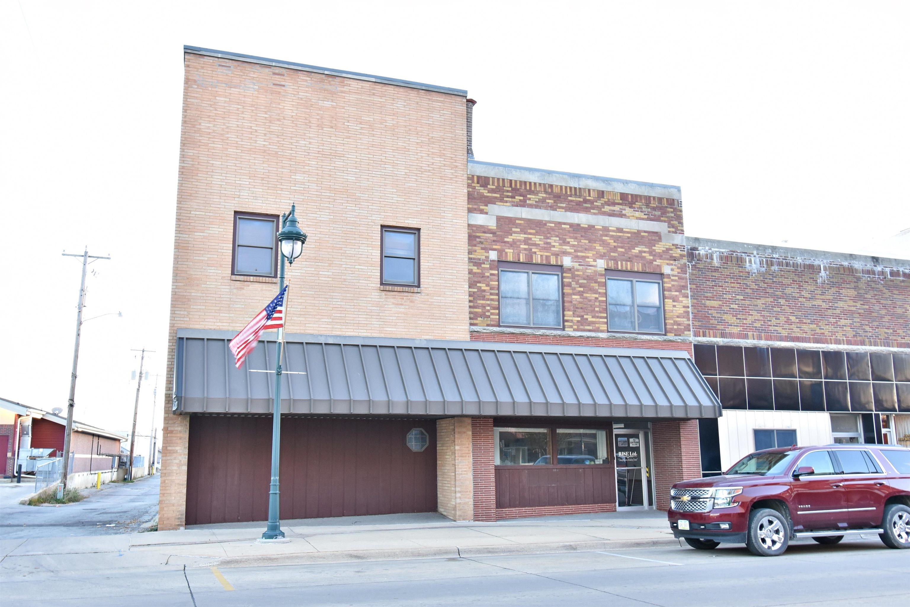Photo 1 of 38 — 14 E Charles Street, Oelwein, IA 50662