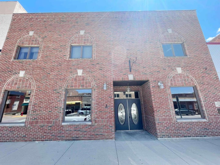 Photo 1 of 19 — 303 W Water Street, Decorah, IA 52101