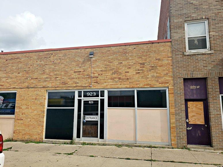 Photo 1 of 9 — 923 W 5 Street, Waterloo, IA 50702