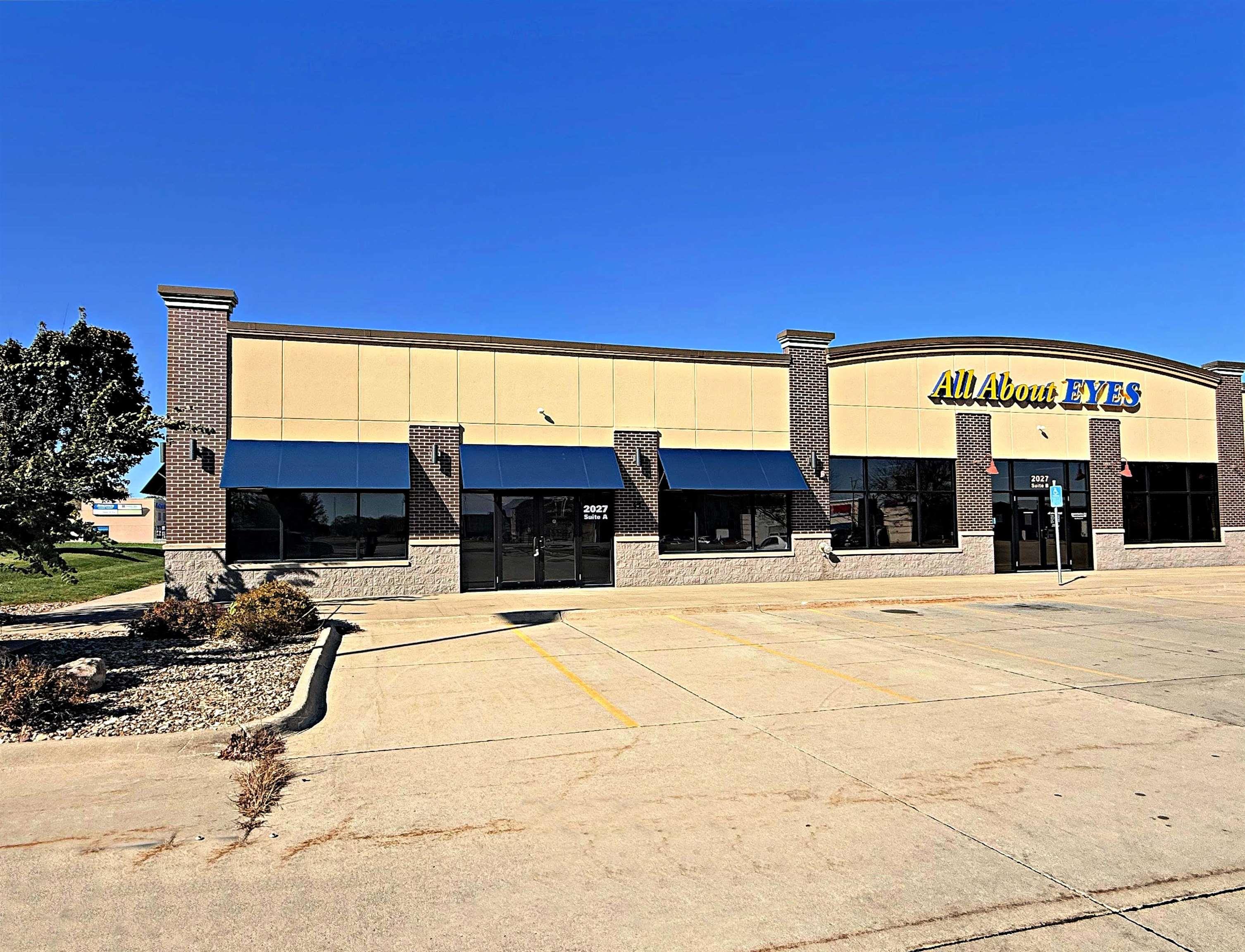 Photo 1 of 6 — 2027 Crossroads Boulevard A2, Waterloo, IA 50702