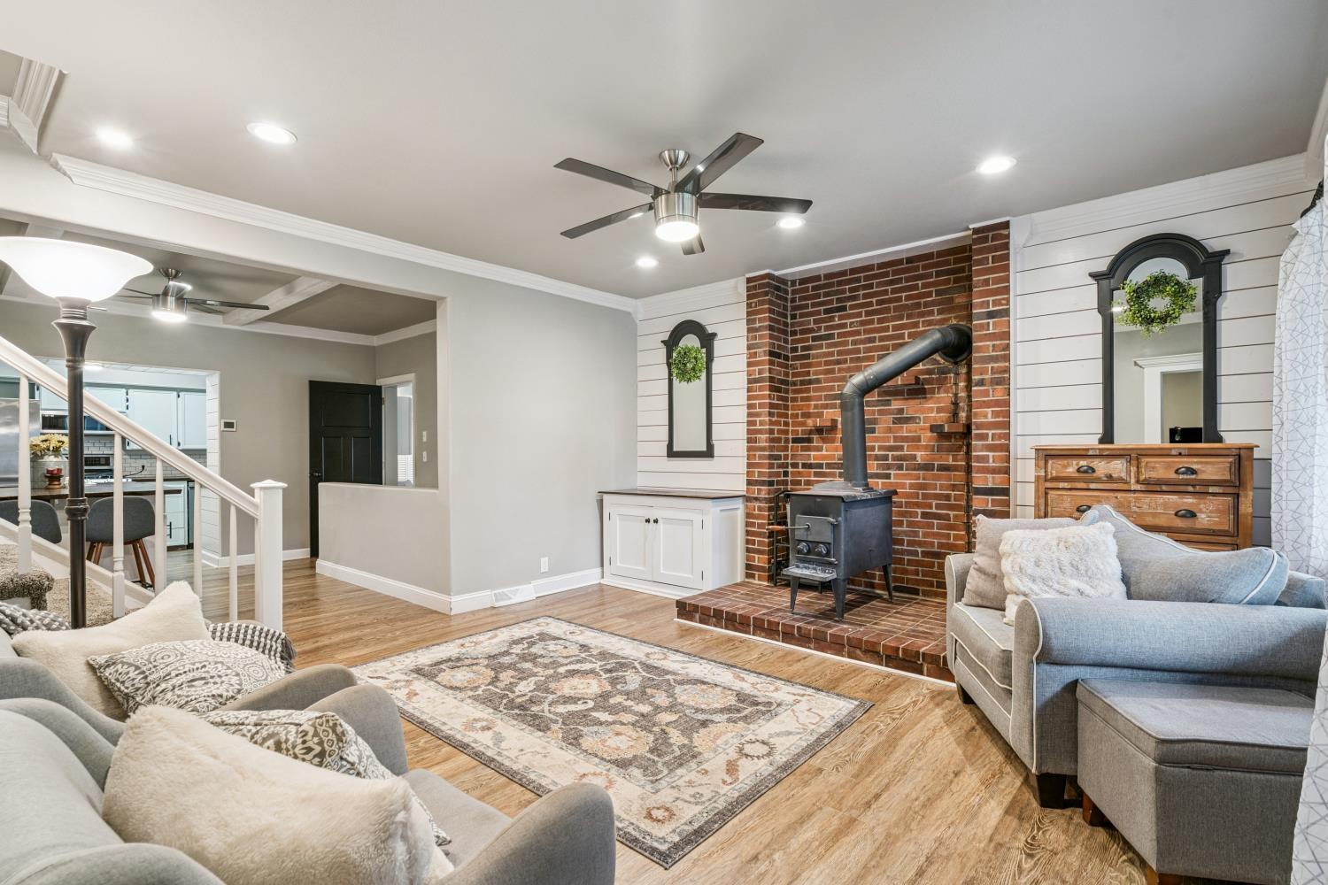 Independence, Iowa 50644, United States, 4 Bedrooms Bedrooms, ,2 BathroomsBathrooms,Residential,Active,183078