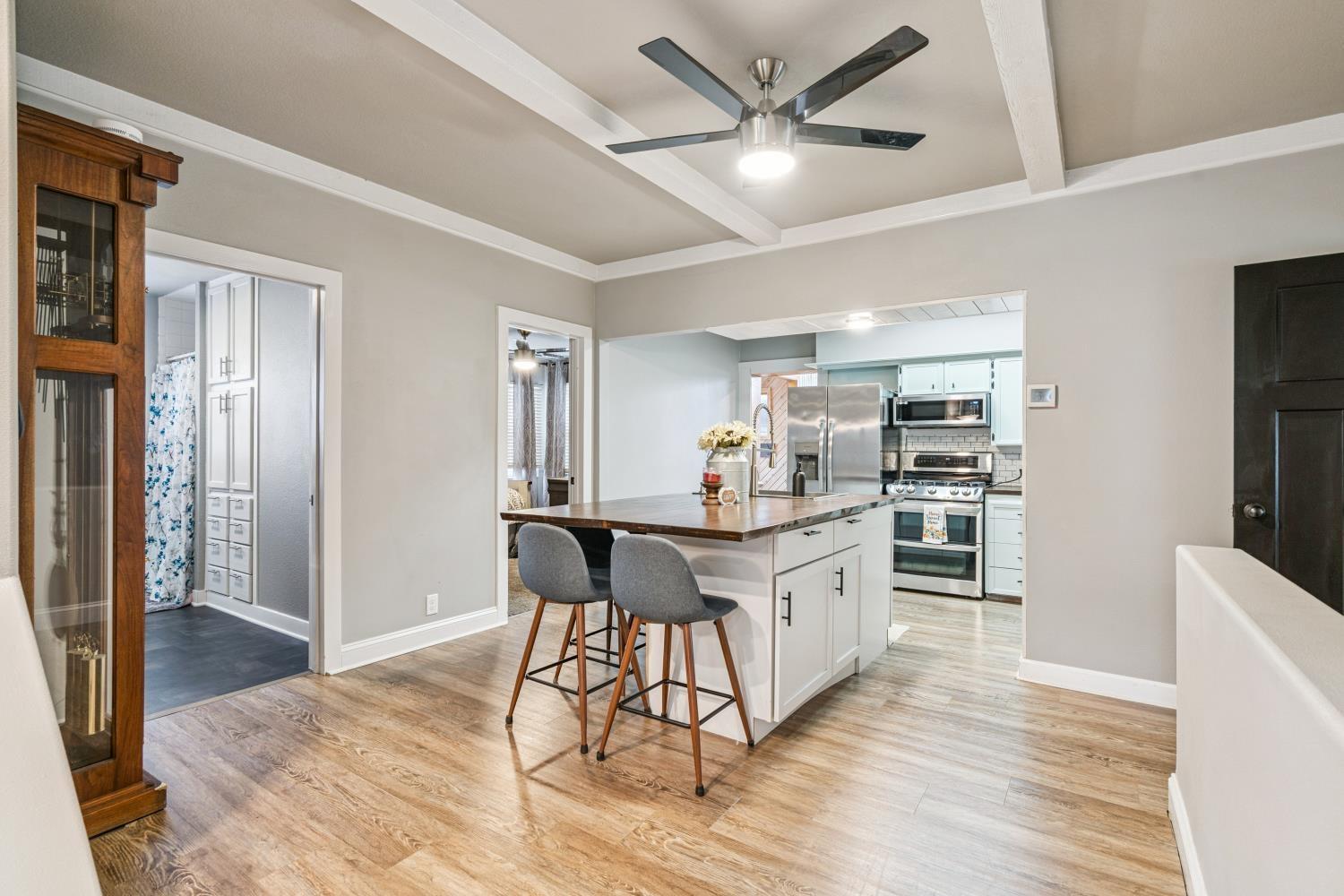 Independence, Iowa 50644, United States, 4 Bedrooms Bedrooms, ,2 BathroomsBathrooms,Residential,Active,183078