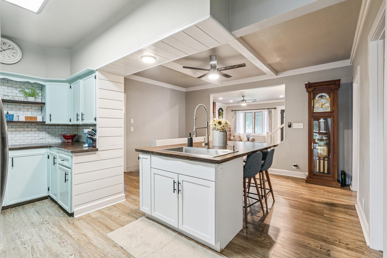 Independence, Iowa 50644, United States, 4 Bedrooms Bedrooms, ,2 BathroomsBathrooms,Residential,Active,183078