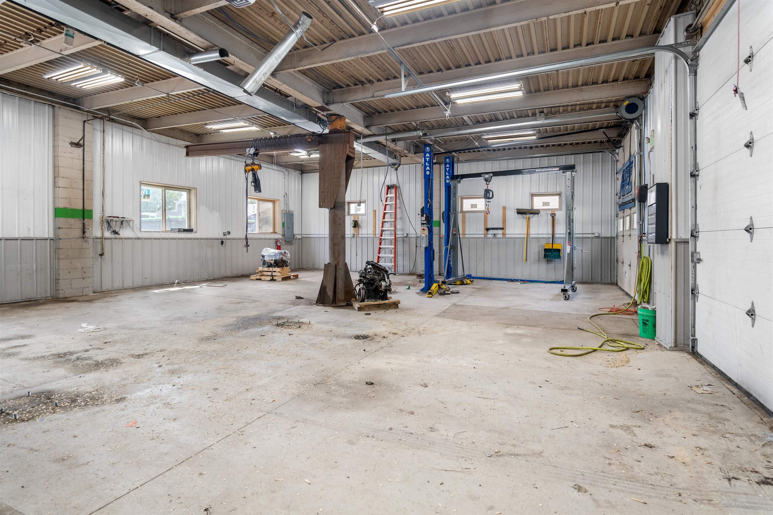 Waterloo, Iowa 50703, United States, ,Commercial,Active,196189