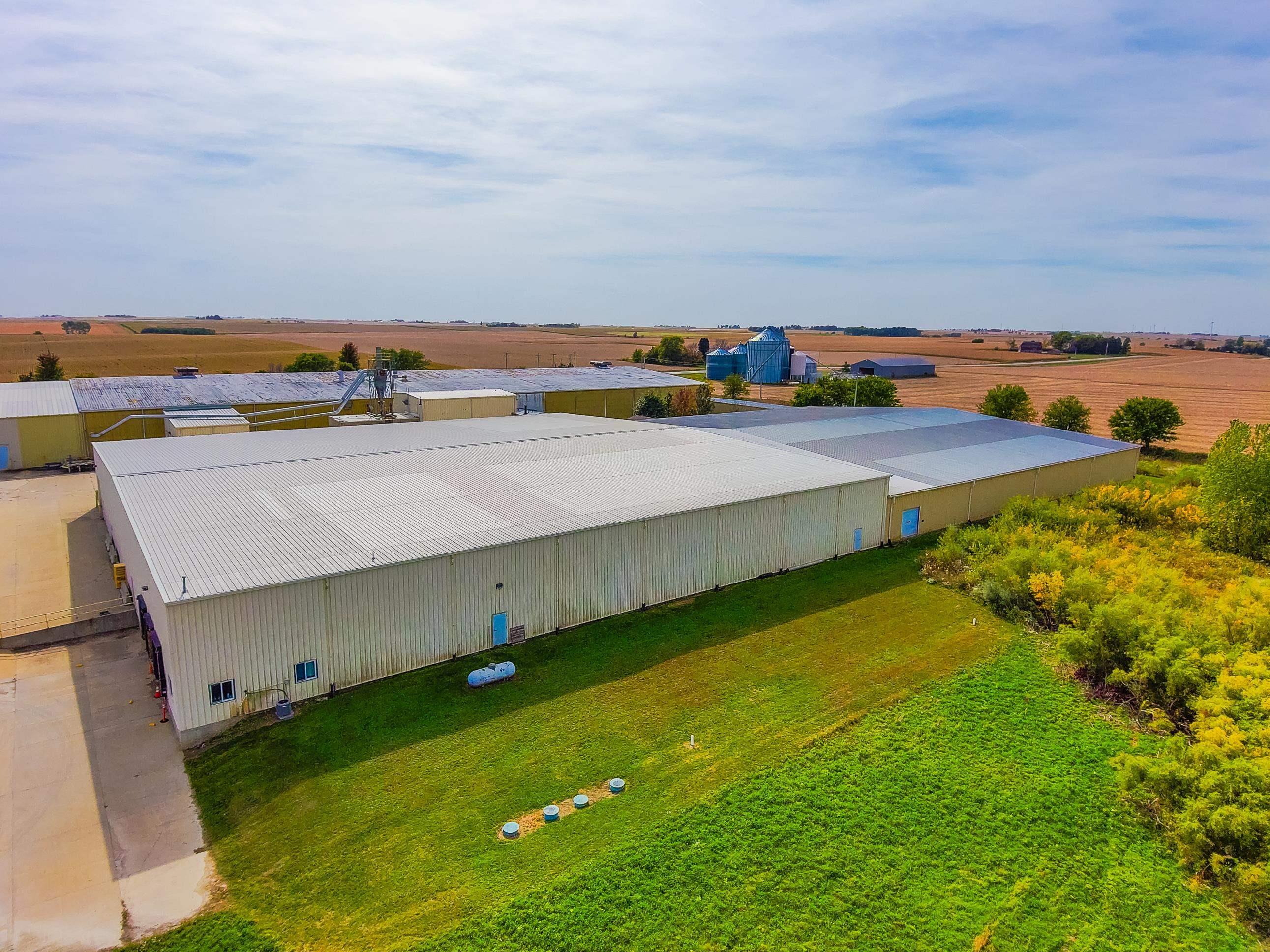 Photo 1 of 10 — 21035 240th Street Bay #1, Grundy Center, IA 50638