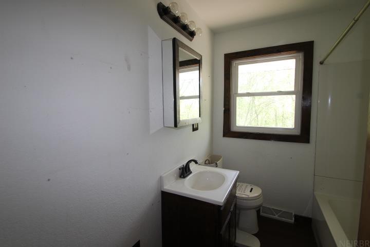 New Hartford, Iowa 50660, United States, 4 Bedrooms Bedrooms, ,2 BathroomsBathrooms,Residential,Active,130174