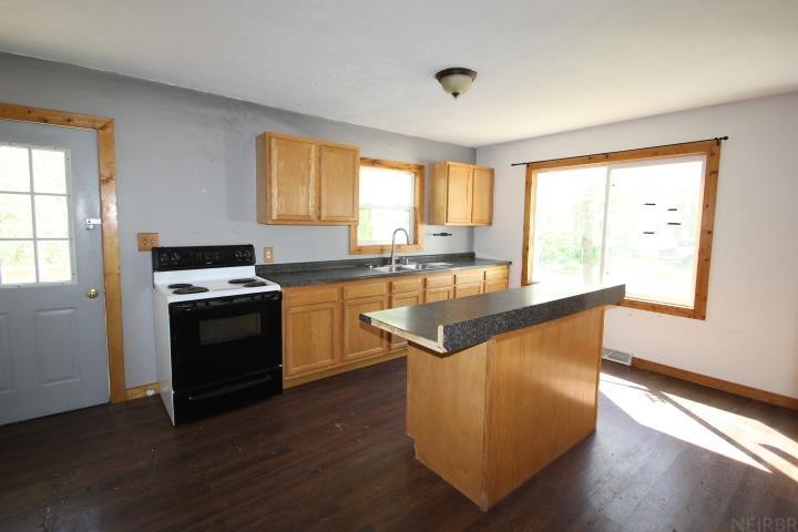 New Hartford, Iowa 50660, United States, 4 Bedrooms Bedrooms, ,2 BathroomsBathrooms,Residential,Active,130174