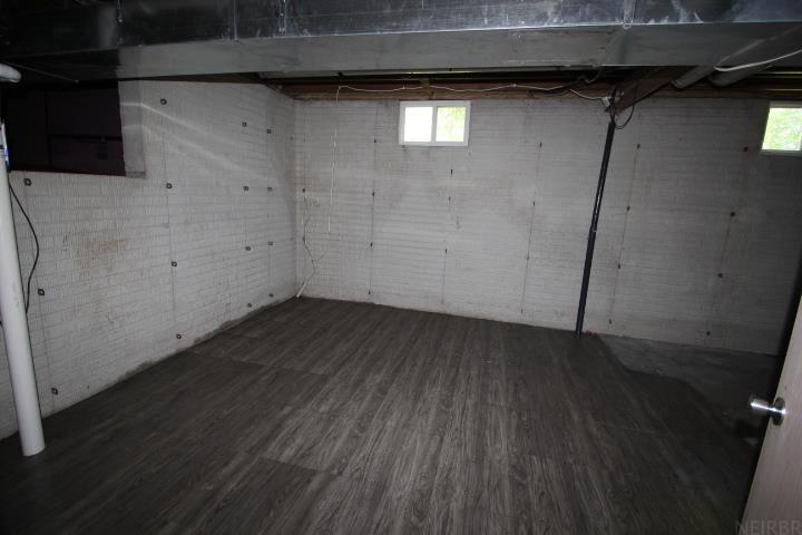 New Hartford, Iowa 50660, United States, 4 Bedrooms Bedrooms, ,2 BathroomsBathrooms,Residential,Active,130174