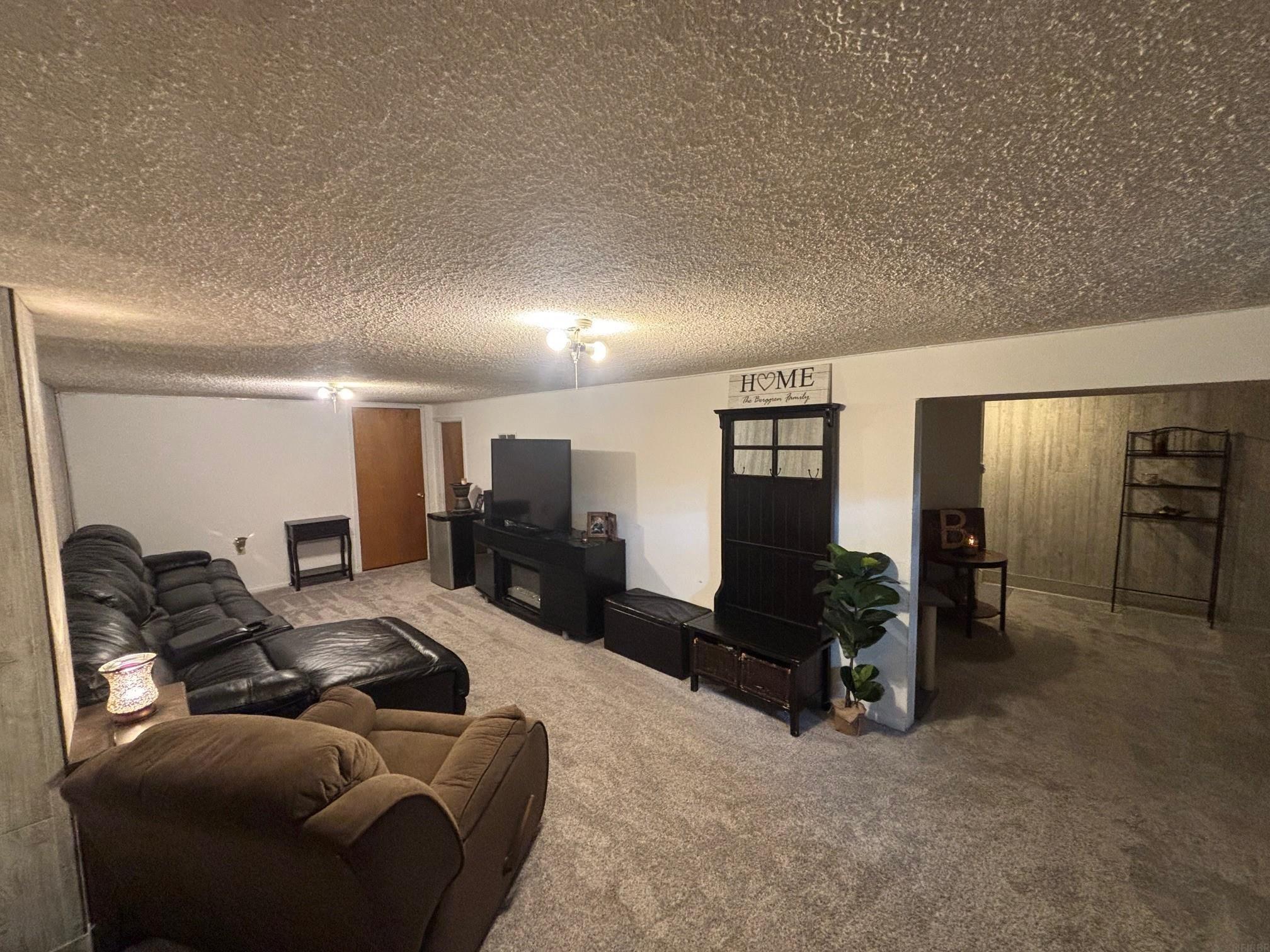 Independence, Iowa 50644, United States, 4 Bedrooms Bedrooms, ,2 BathroomsBathrooms,Residential,Active,174384