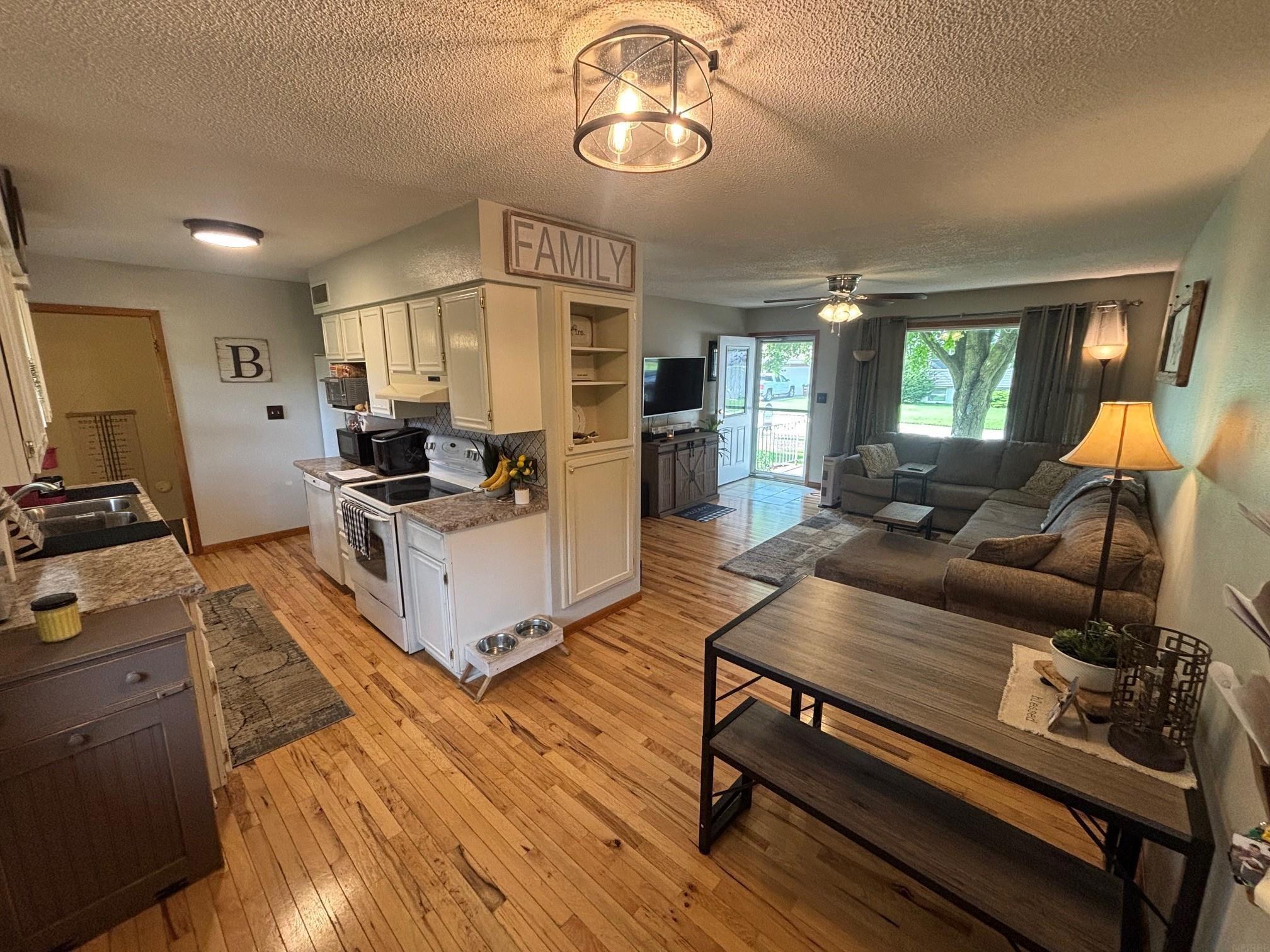 Independence, Iowa 50644, United States, 4 Bedrooms Bedrooms, ,2 BathroomsBathrooms,Residential,Active,174384