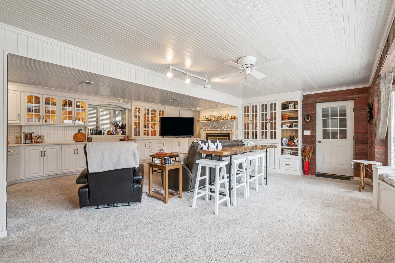 Independence, Iowa 50644, United States, 3 Bedrooms Bedrooms, ,3 BathroomsBathrooms,Residential,Active,237981