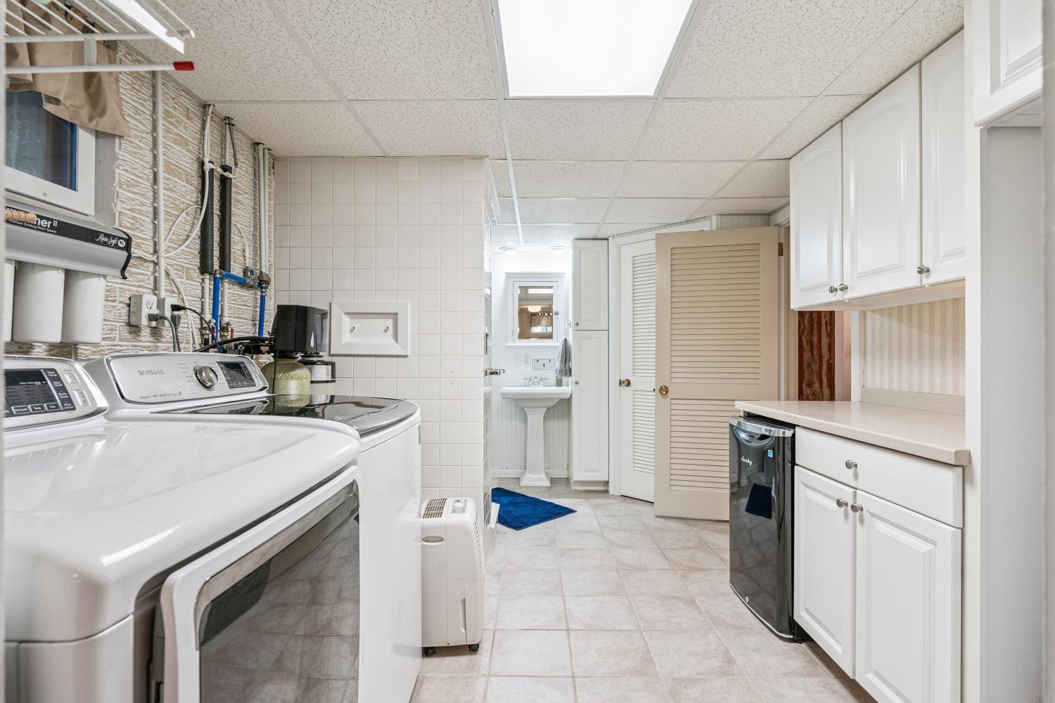 Independence, Iowa 50644, United States, 3 Bedrooms Bedrooms, ,3 BathroomsBathrooms,Residential,Active,237981