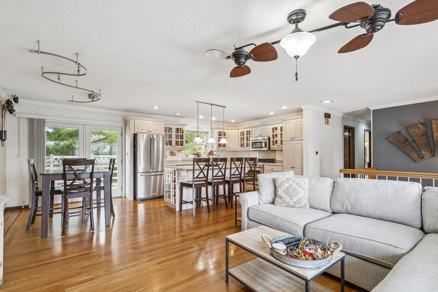 Independence, Iowa 50644, United States, 3 Bedrooms Bedrooms, ,3 BathroomsBathrooms,Residential,Active,237981