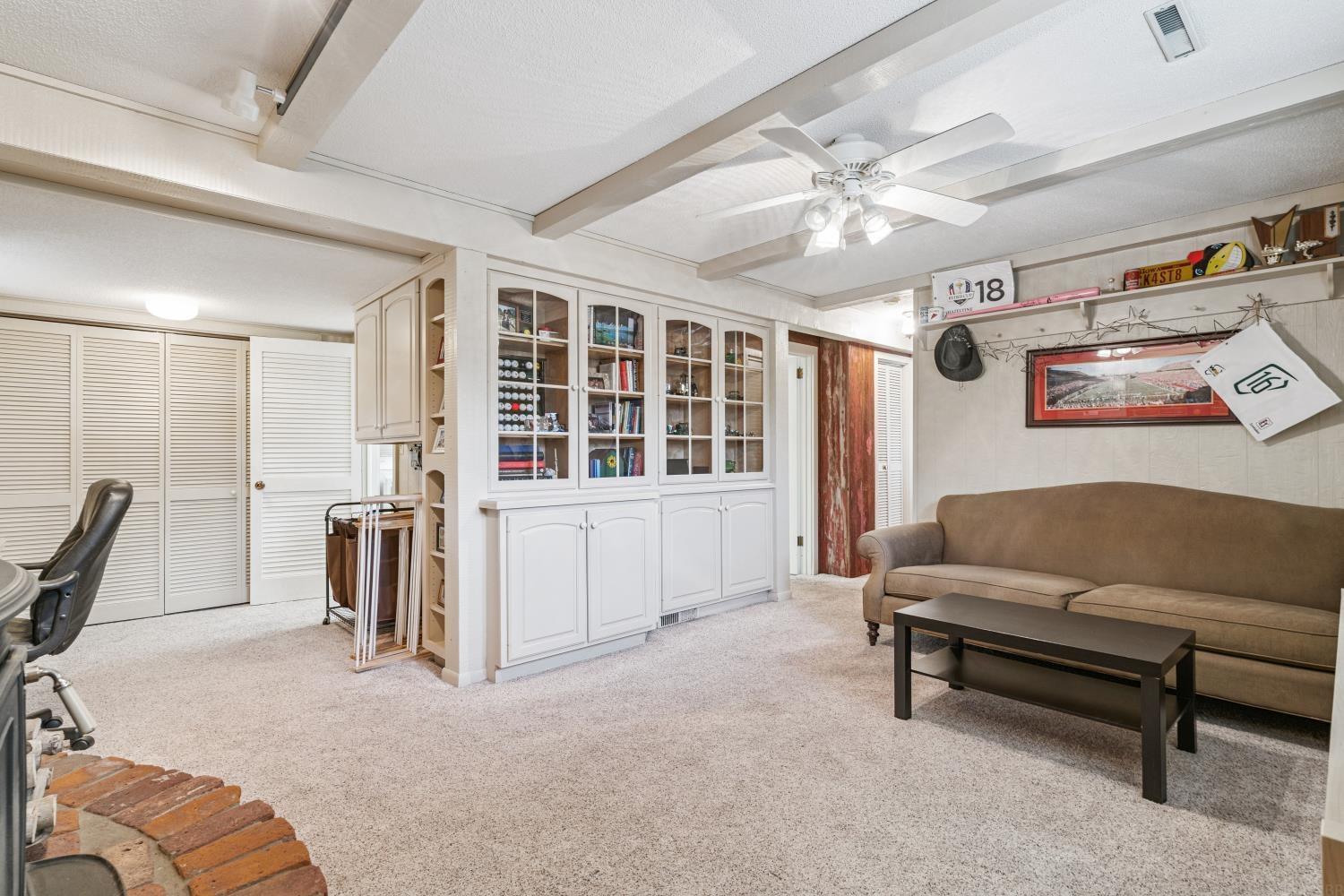 Independence, Iowa 50644, United States, 3 Bedrooms Bedrooms, ,3 BathroomsBathrooms,Residential,Active,237981