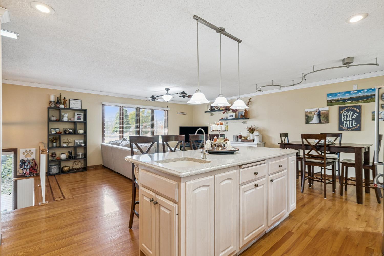 Independence, Iowa 50644, United States, 3 Bedrooms Bedrooms, ,3 BathroomsBathrooms,Residential,Active,237981