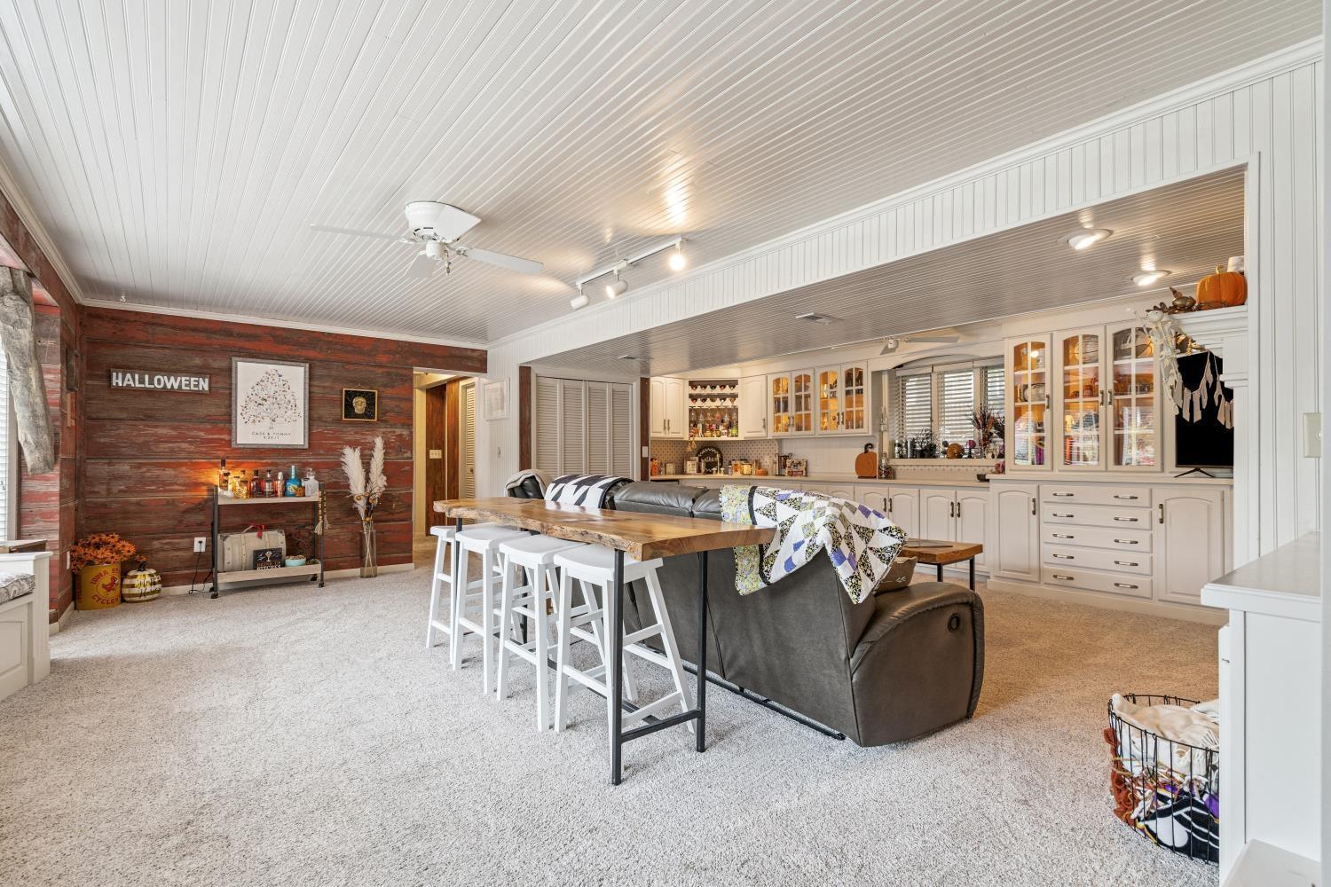 Independence, Iowa 50644, United States, 3 Bedrooms Bedrooms, ,3 BathroomsBathrooms,Residential,Active,237981