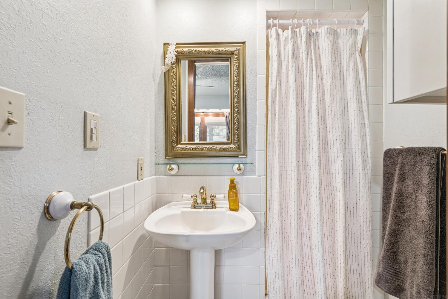 Independence, Iowa 50644, United States, 3 Bedrooms Bedrooms, ,3 BathroomsBathrooms,Residential,Active,237981