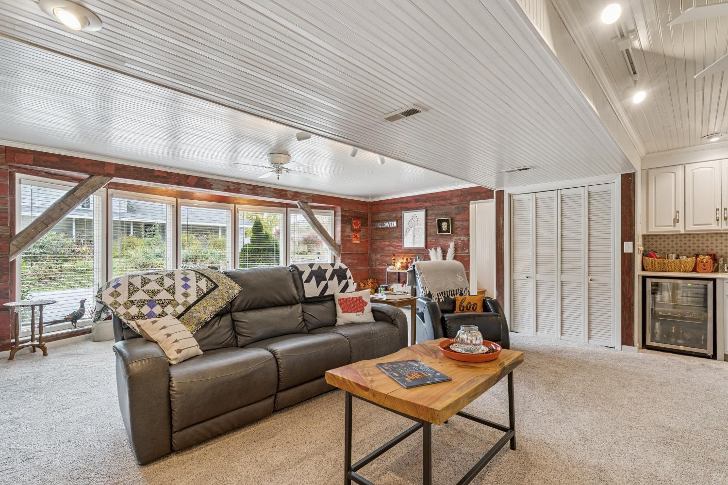 Independence, Iowa 50644, United States, 3 Bedrooms Bedrooms, ,3 BathroomsBathrooms,Residential,Active,237981