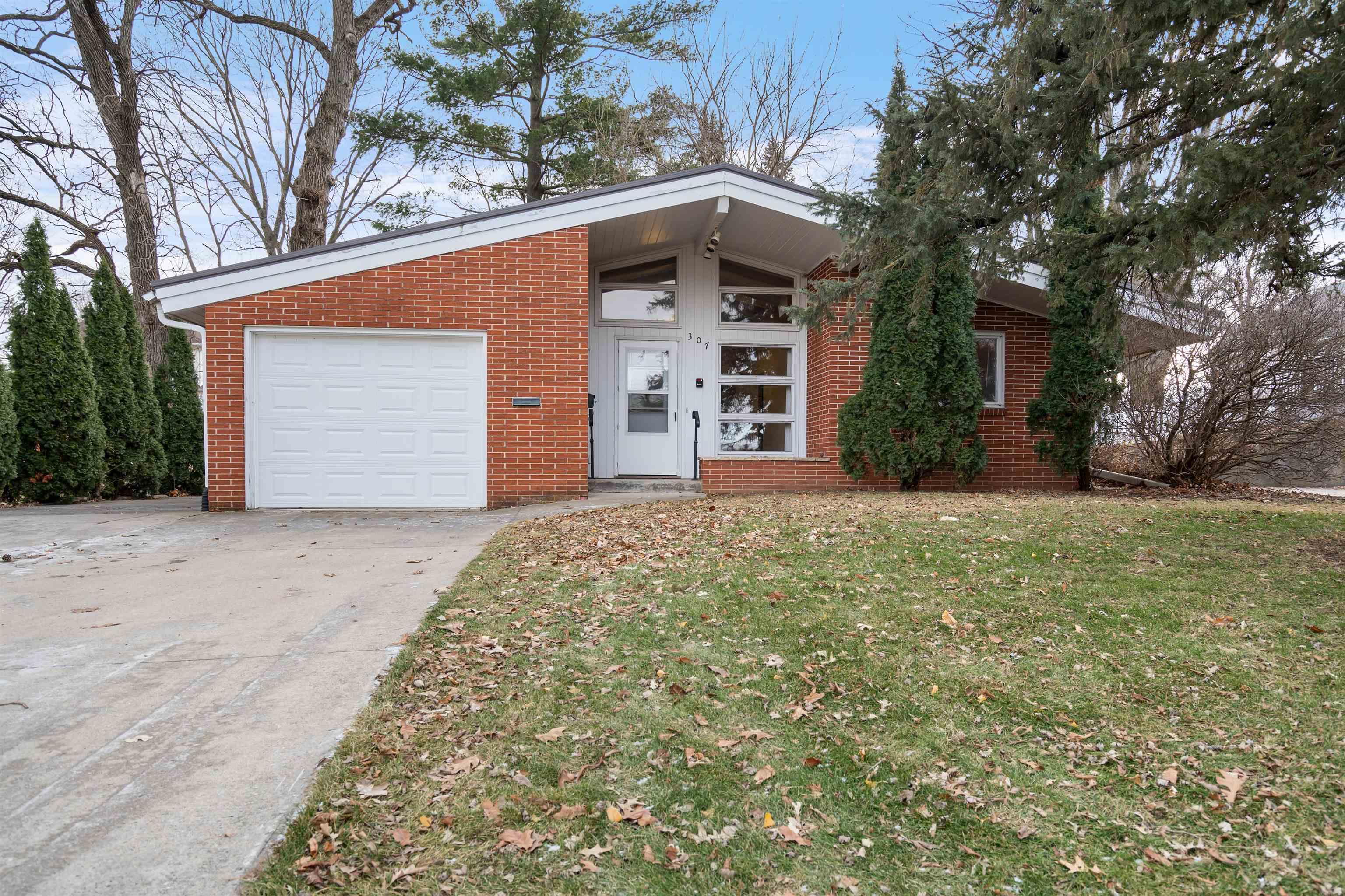 Traer, Iowa 50675, United States, 2 Bedrooms Bedrooms, ,1 BathroomBathrooms,Residential,Pending,20597